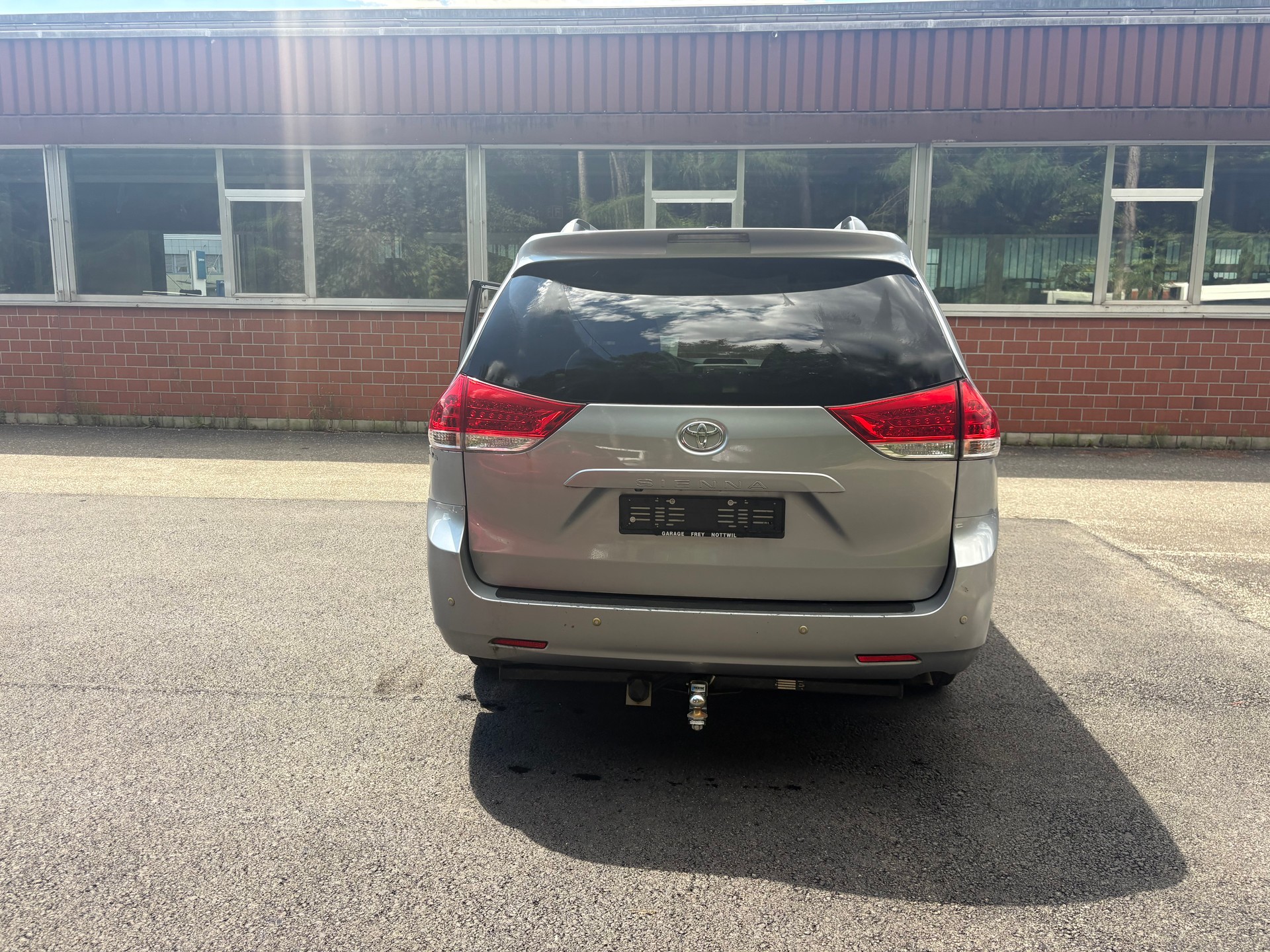 TOYOTA Sienna-image-6
