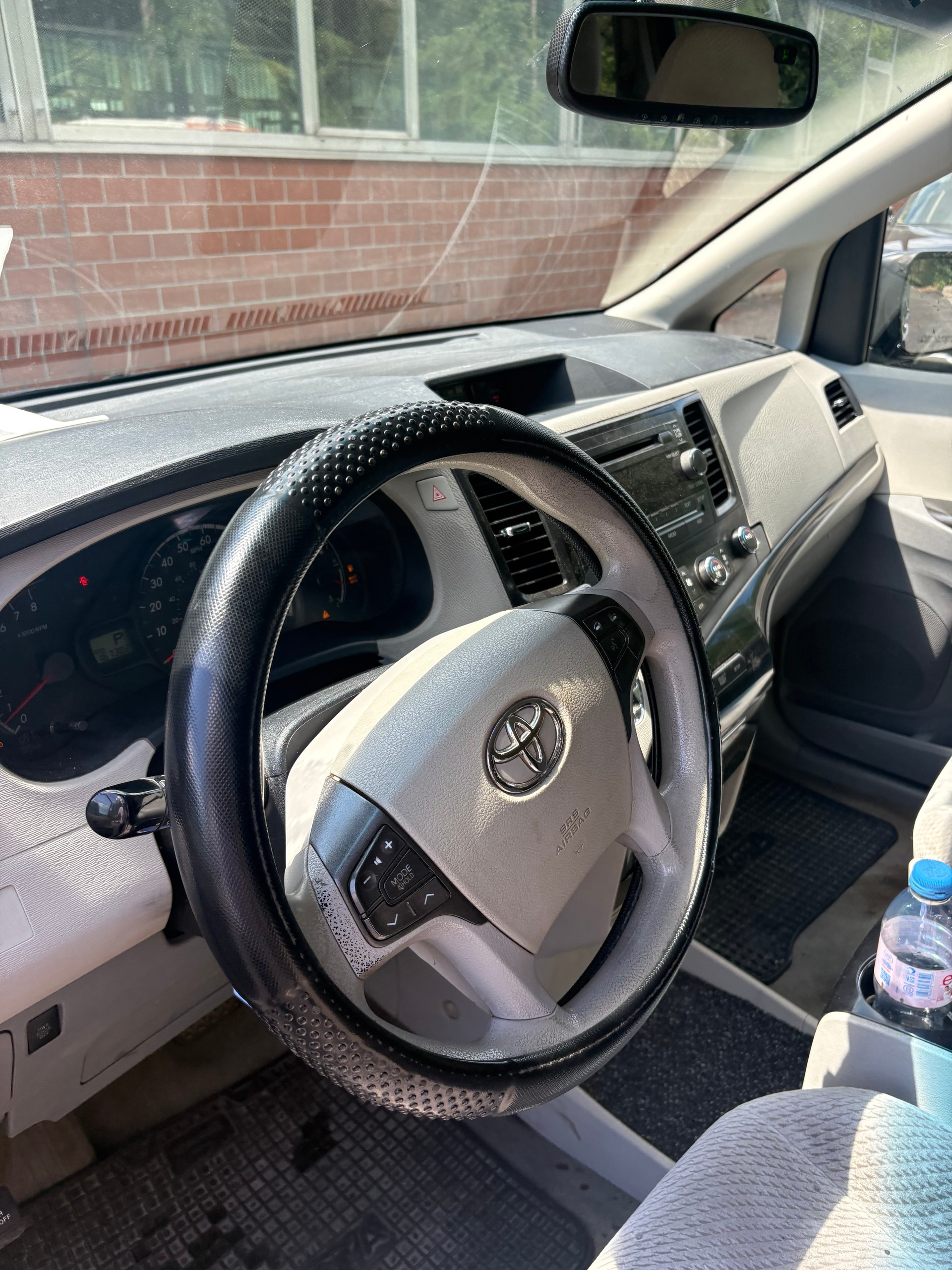TOYOTA Sienna-image-9