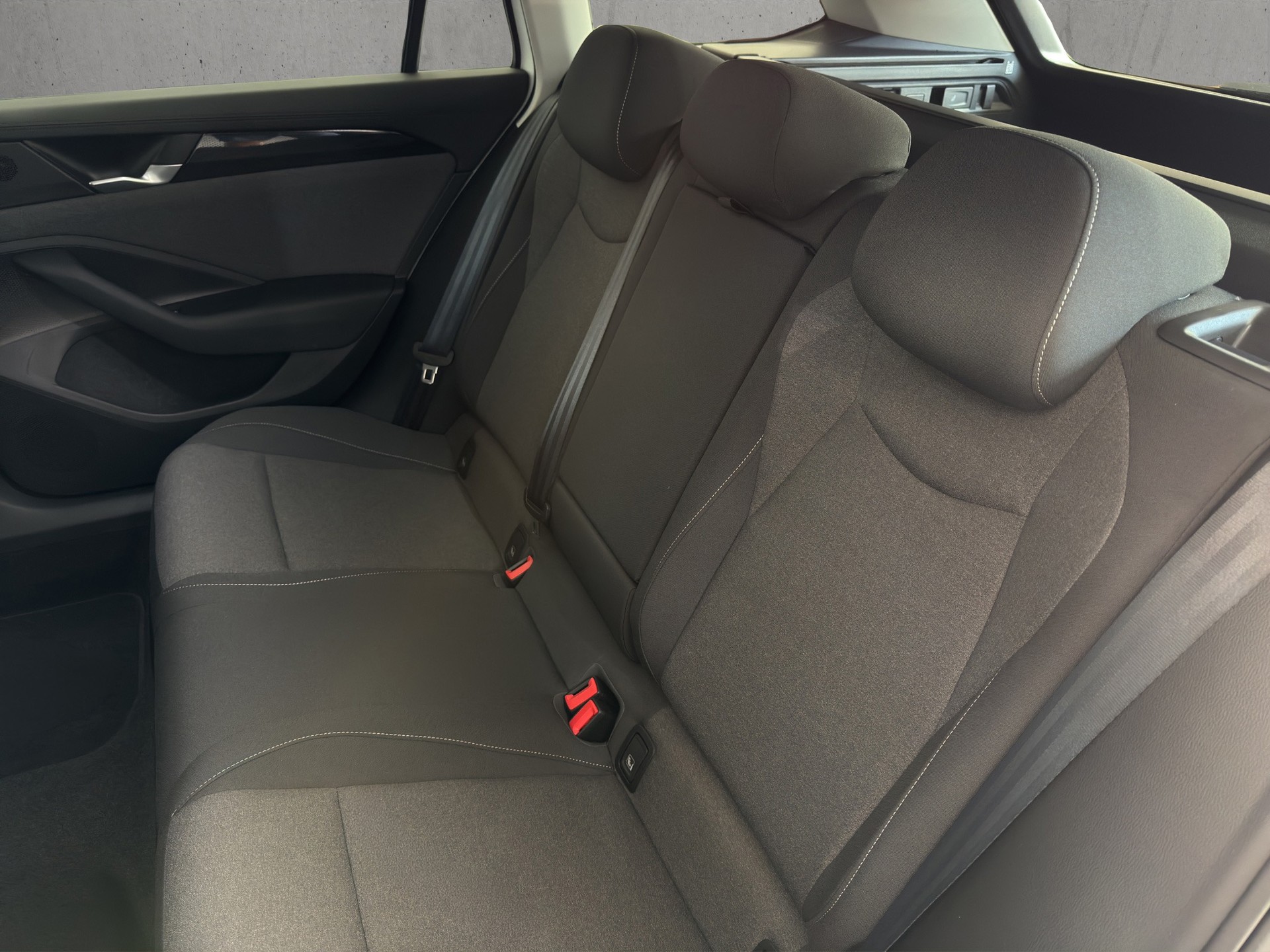 VW Passat Variant 1.5 eTSI DSG "RF.-Kamera-ACC"-image-9