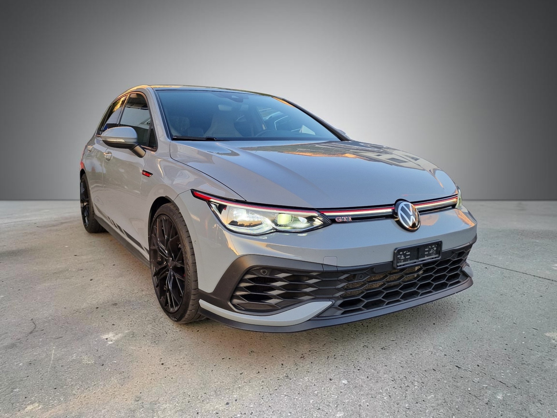VW Golf 2.0 TSI GTI Clubsport DSG 8x19" Pano Headup-image-1
