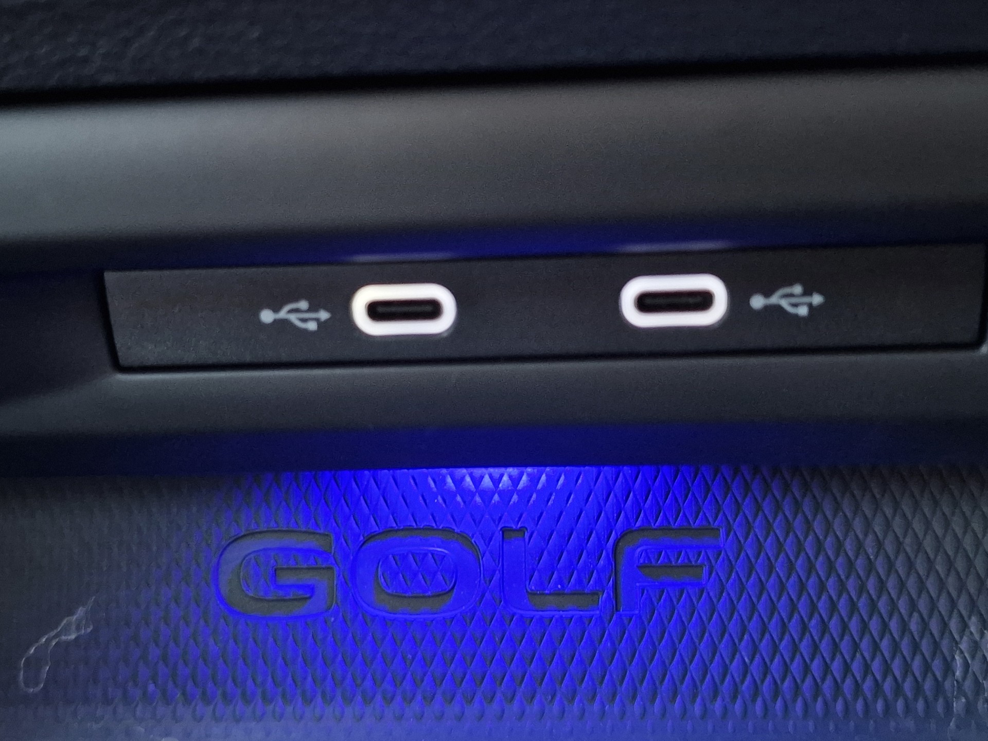 VW Golf 2.0 TSI GTI Clubsport DSG 8x19" Pano Headup-image-20
