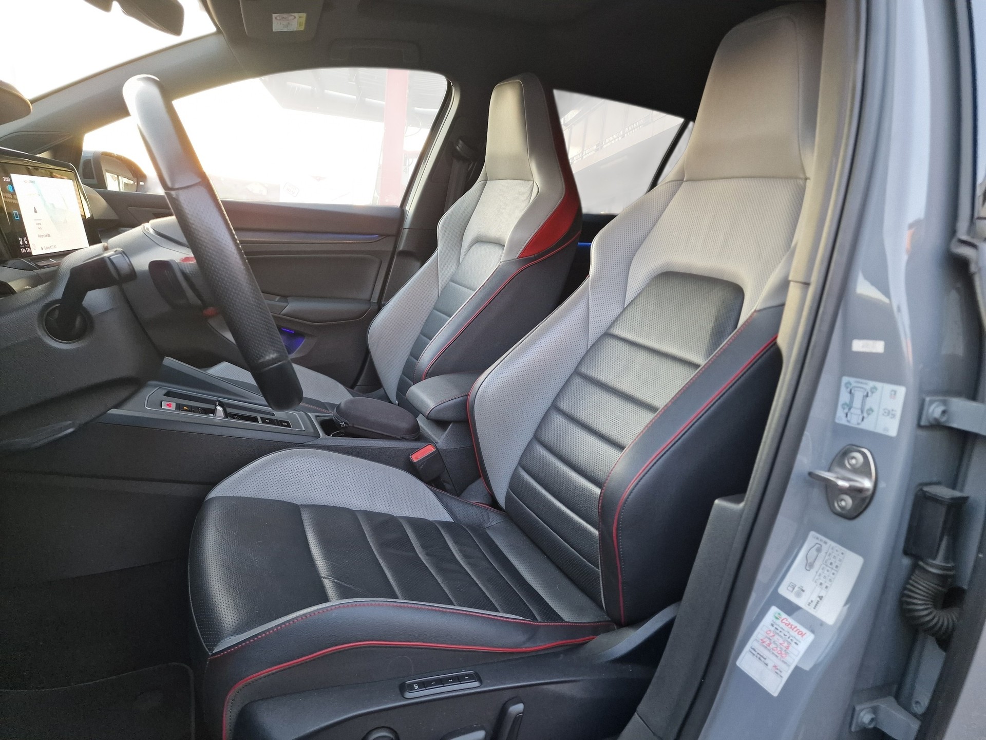 VW Golf 2.0 TSI GTI Clubsport DSG 8x19" Pano Headup-image-10