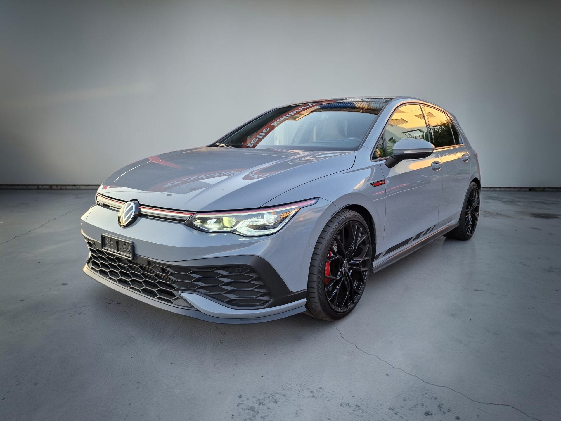 VW Golf 2.0 TSI GTI Clubsport DSG 8x19" Pano Headup-image-3