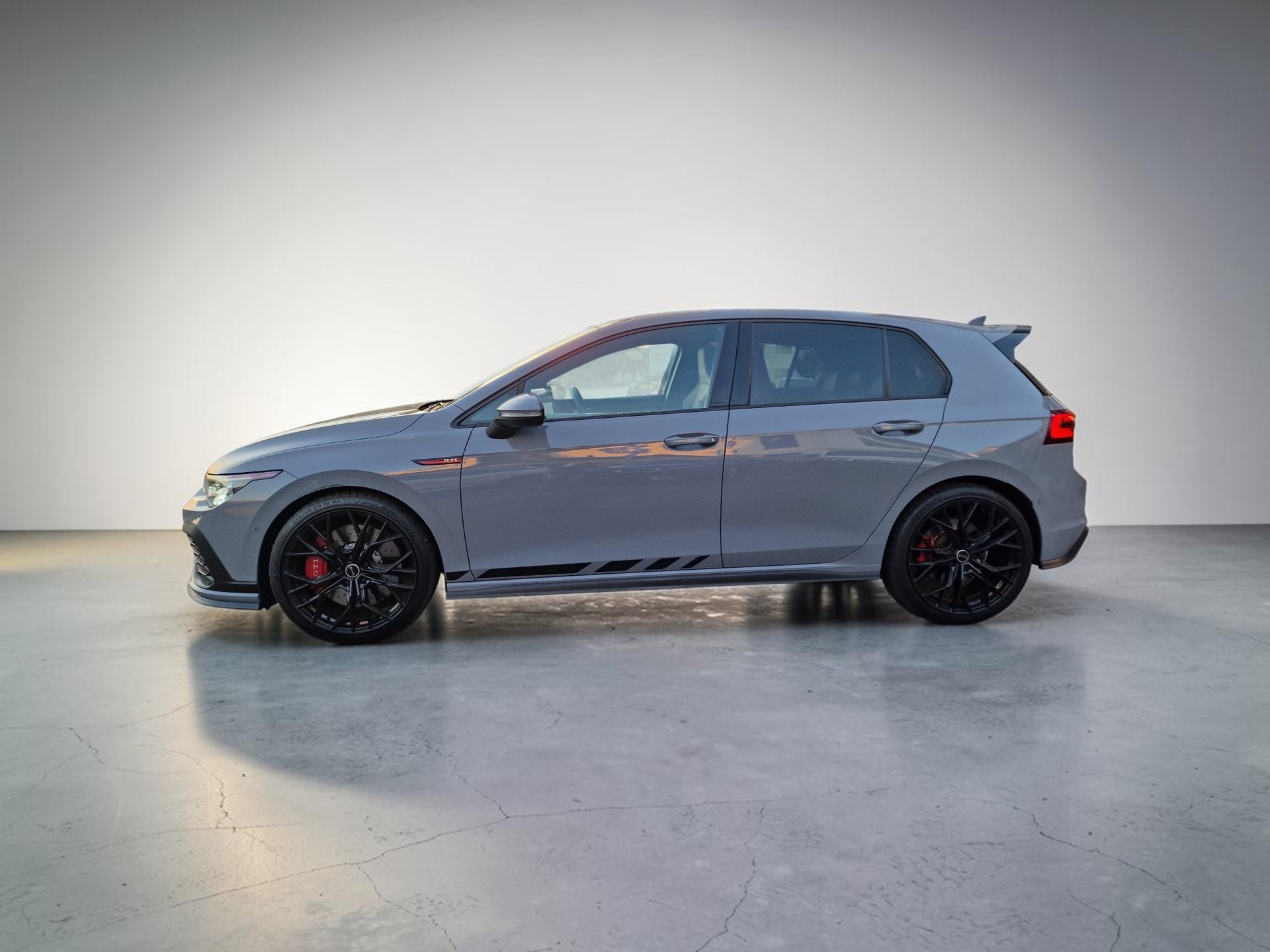 VW Golf 2.0 TSI GTI Clubsport DSG 8x19" Pano Headup-image-4