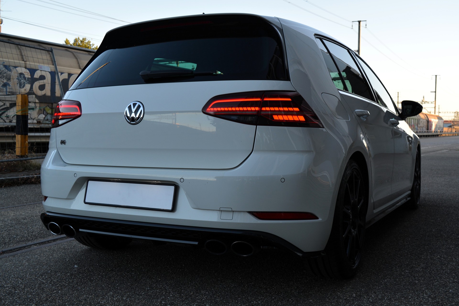 VW 2.0 TSI R 310 4motion-image-5