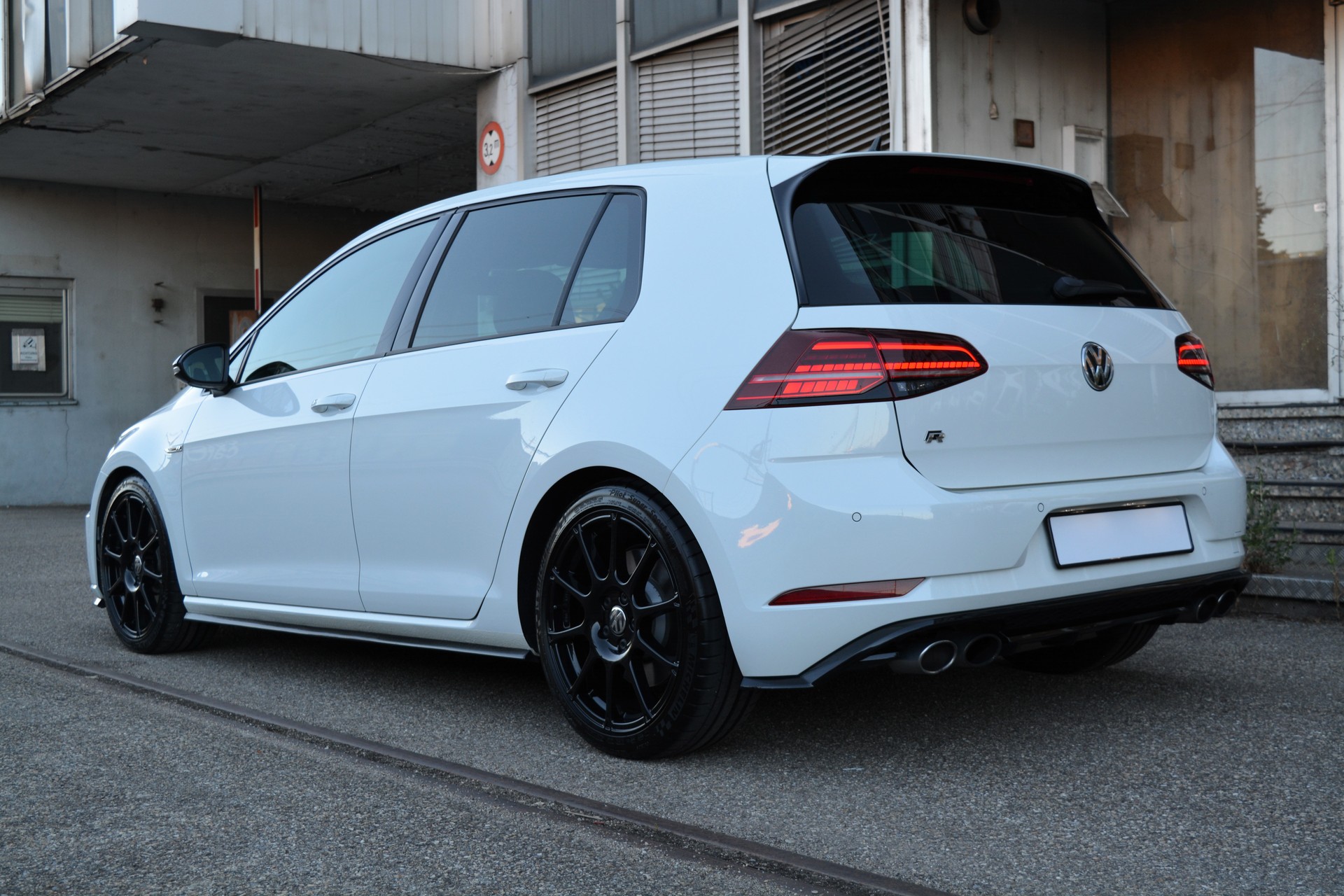 VW 2.0 TSI R 310 4motion-image-3