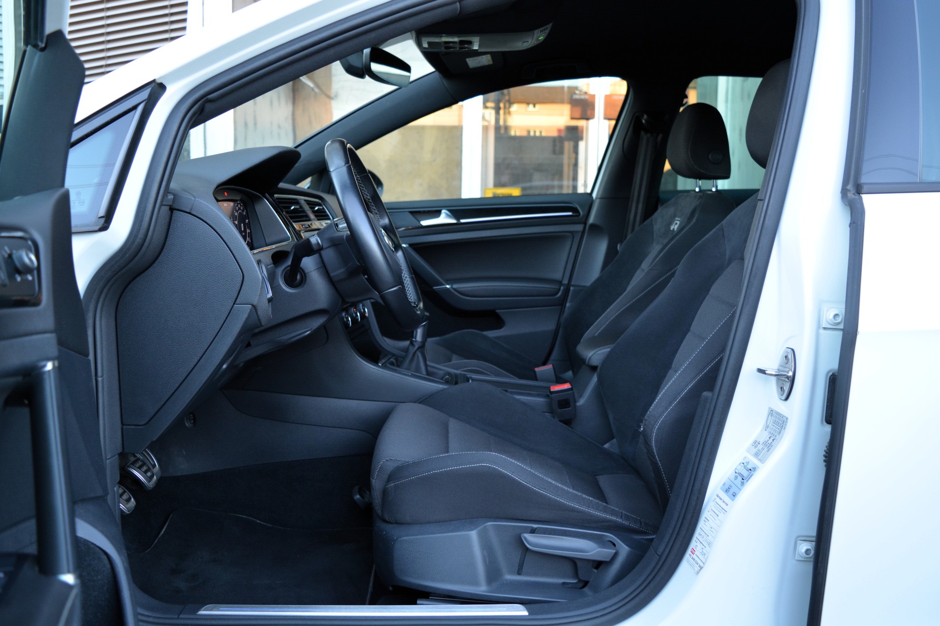 VW 2.0 TSI R 310 4motion-image-10