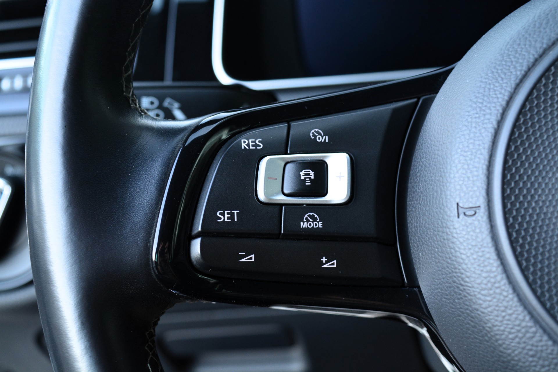 VW 2.0 TSI R 310 4motion-image-19