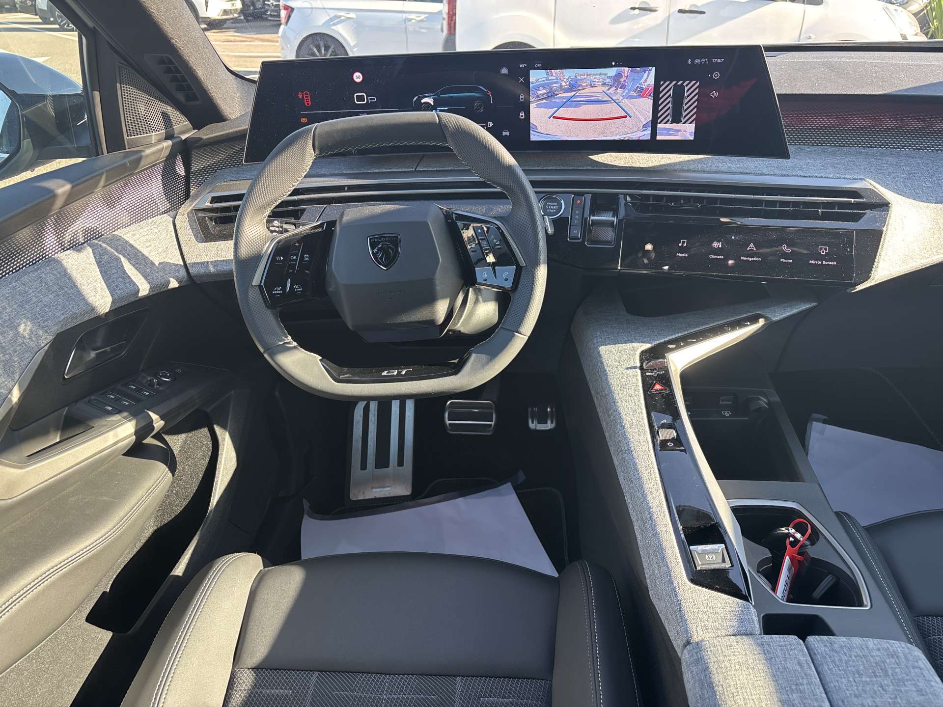 PEUGEOT 5008 145 Hybrid GT 7-Plätzer e-DCS-Automat-image-4