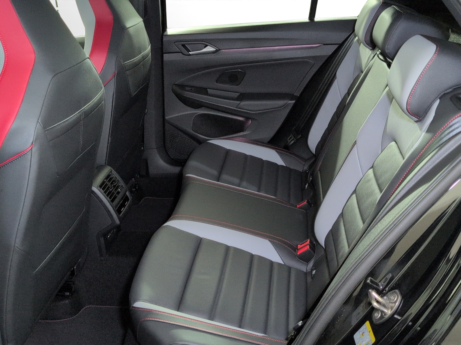 VW Golf 2.0 TSI GTI DSG-image-7
