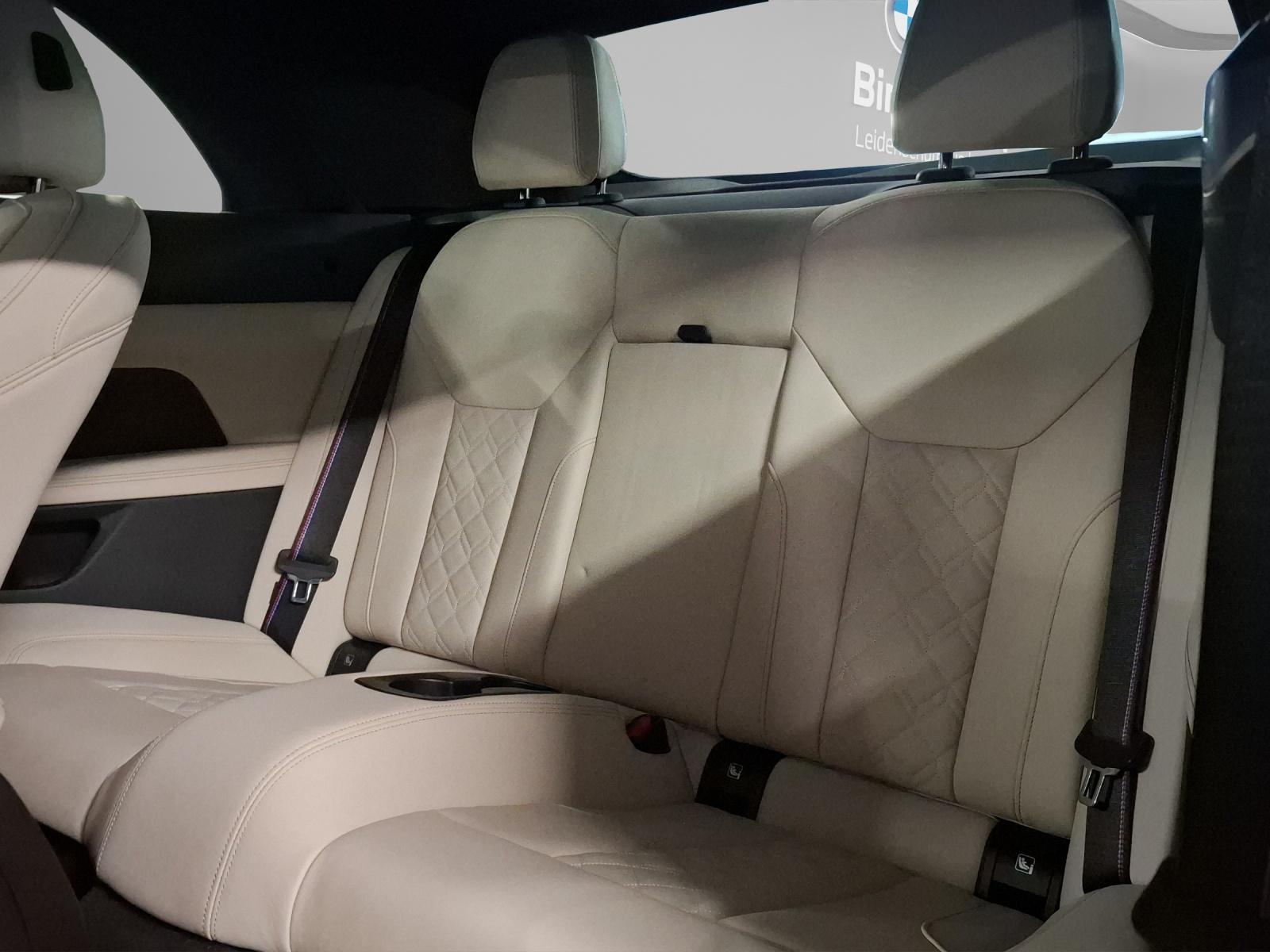 BMW M440i xDrive Cabrio-image-8