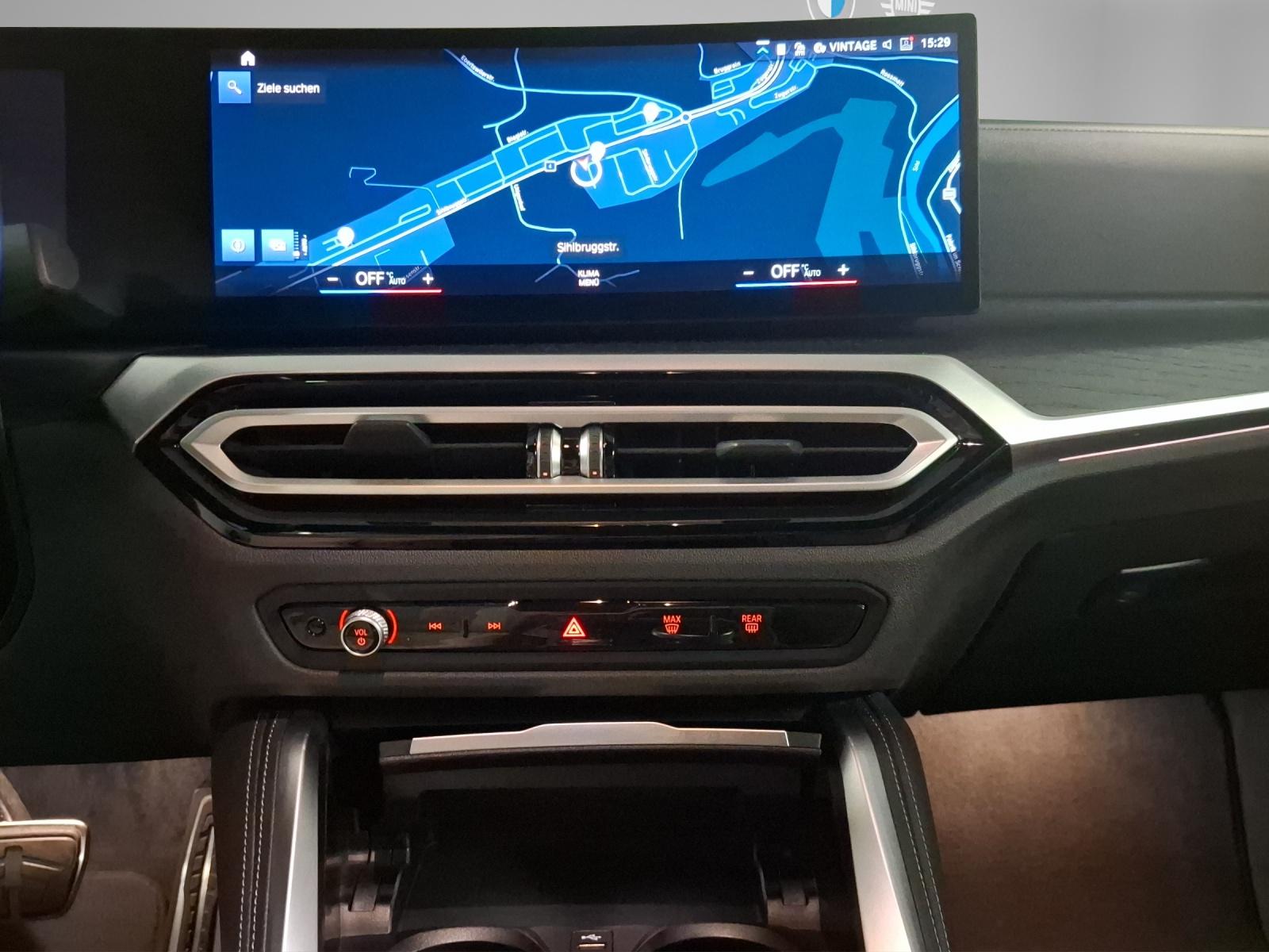 BMW M440i xDrive Cabrio-image-12