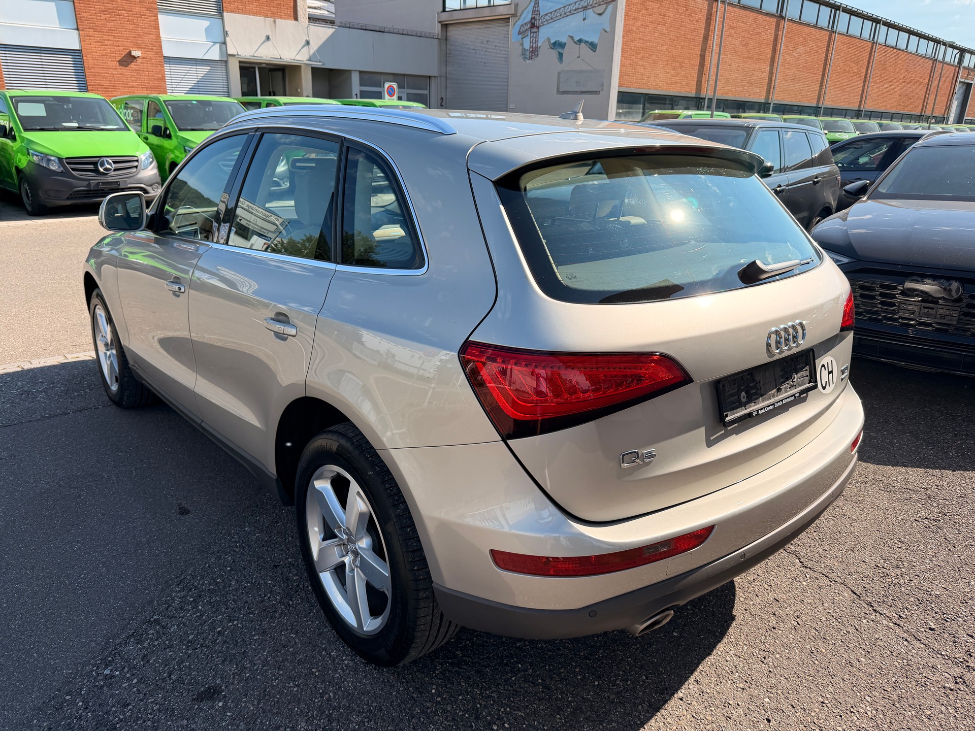 AUDI Q5 3.0 TDI quattro S-tronic-image-2
