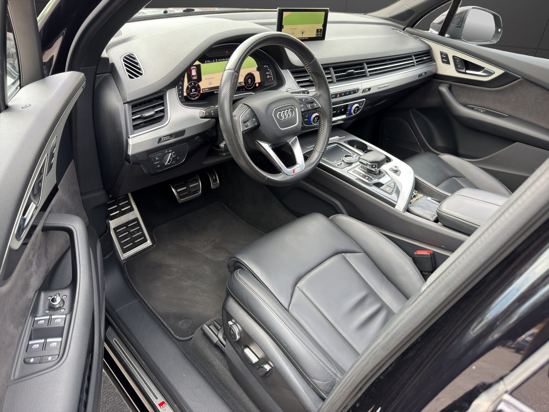 AUDI Q7 3.0 TDI quattro tiptronic S Line Pano/7 Plätze-image-9