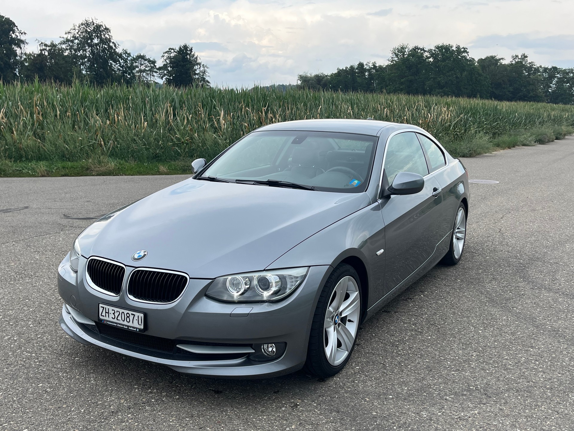 BMW 320d Coupé-image-0