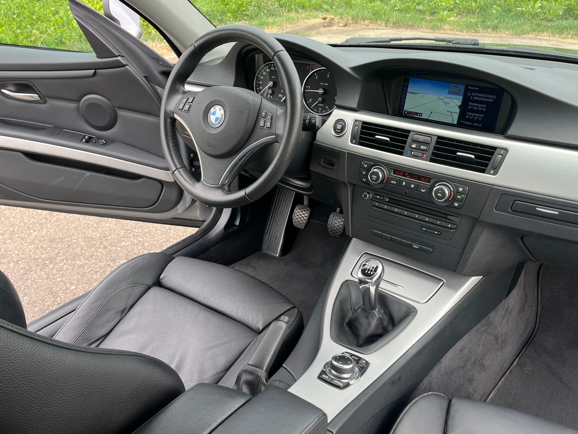 BMW 320d Coupé-image-9