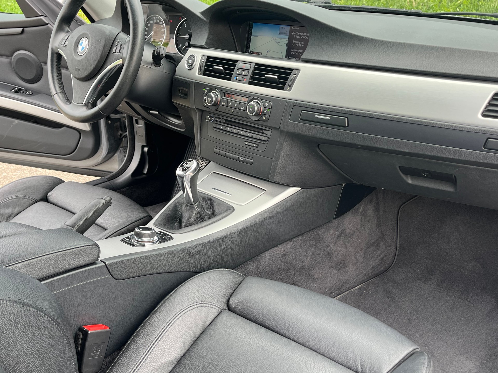 BMW 320d Coupé-image-11