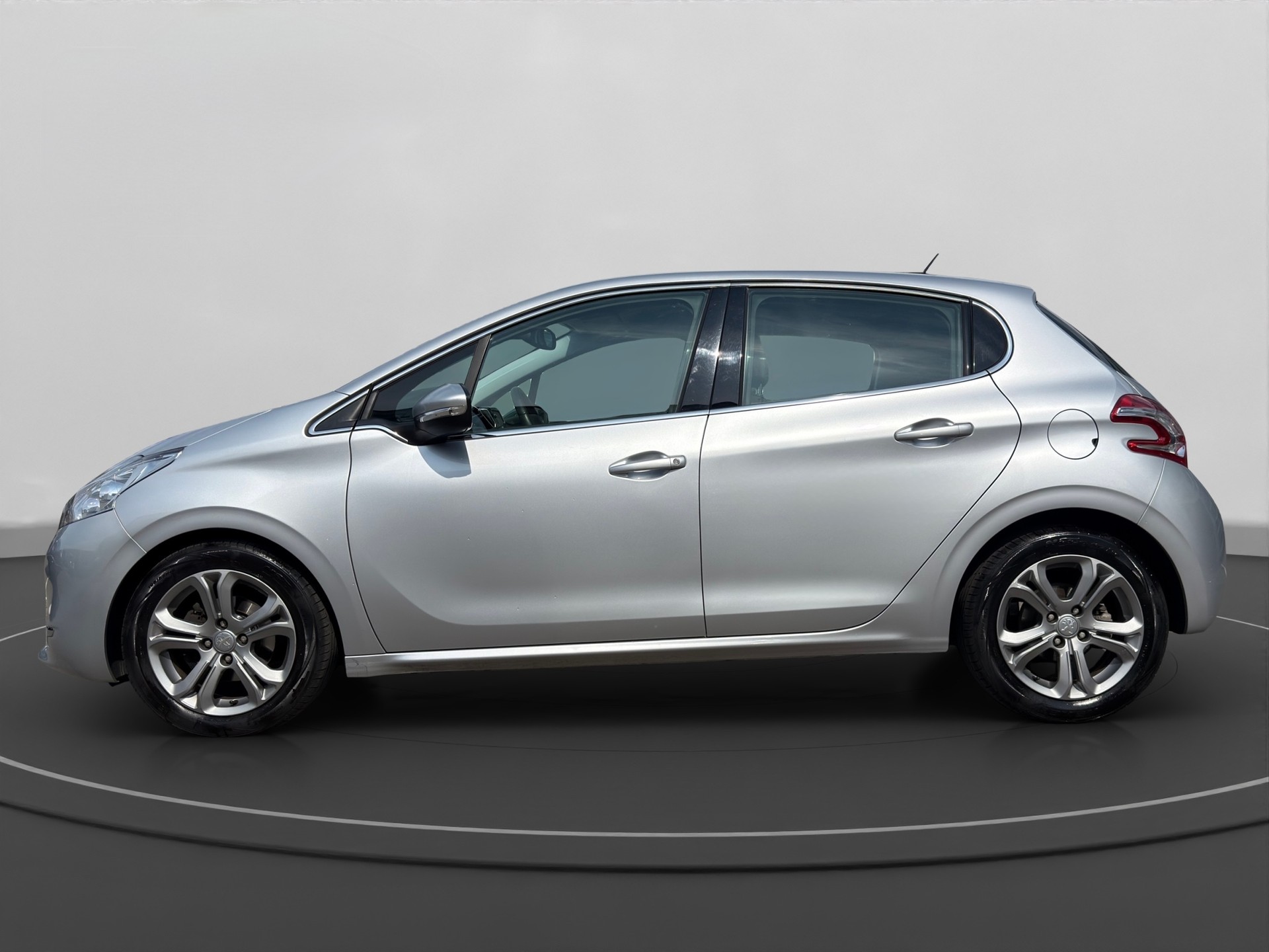 PEUGEOT 208 1.6 VTI Allure Automatik-image-1