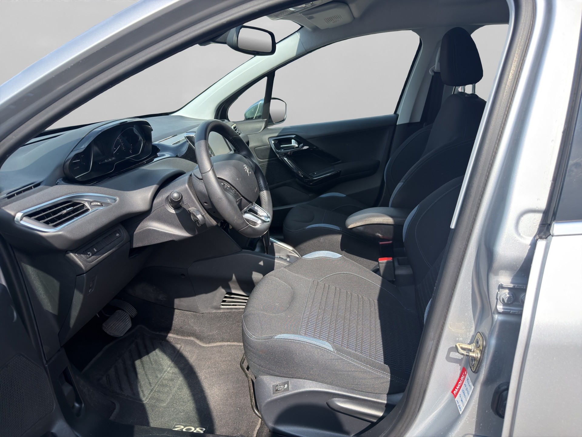 PEUGEOT 208 1.6 VTI Allure Automatik-image-8