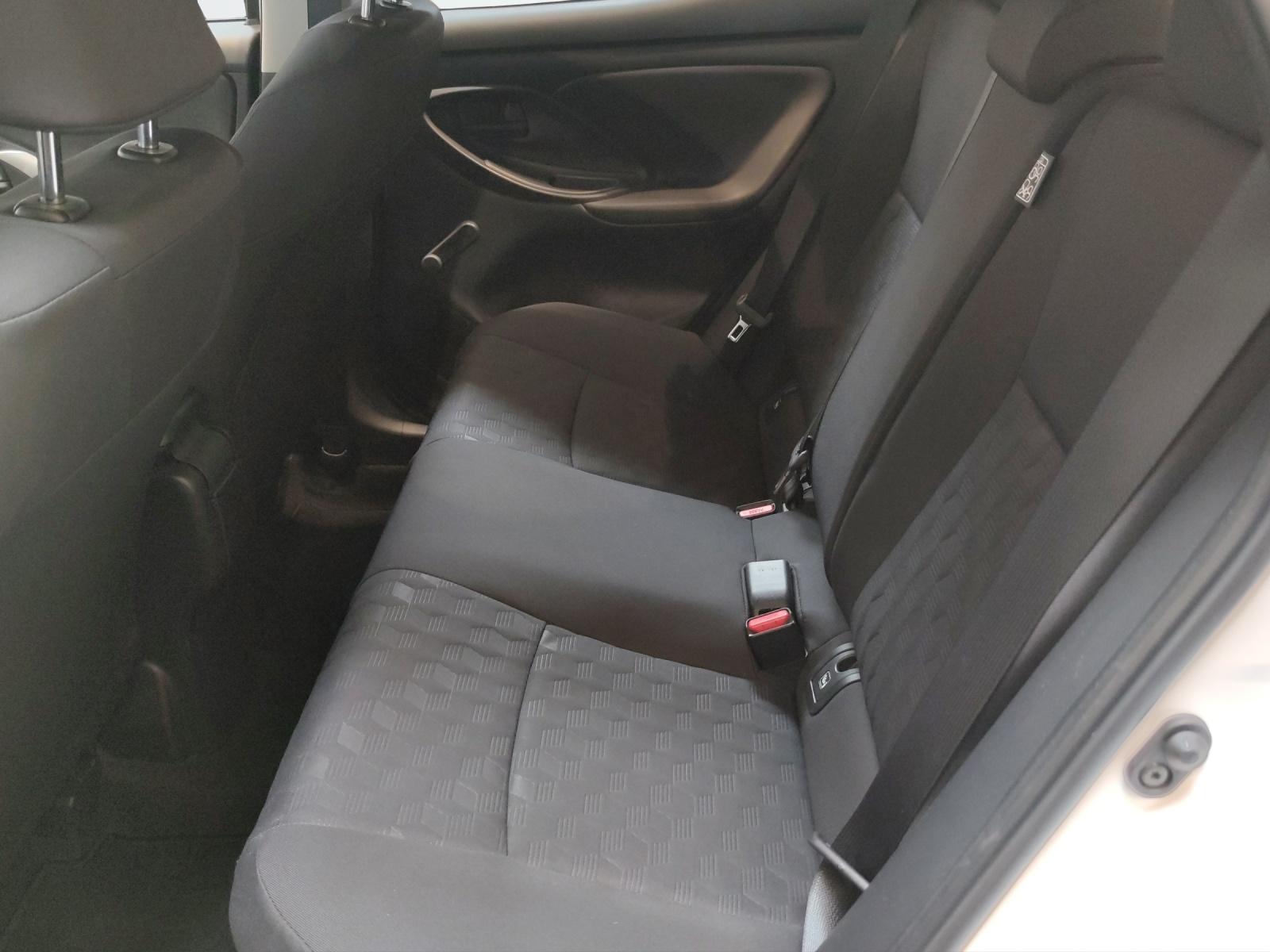 TOYOTA Yaris 1.5 VVT-i HSD Comfort-image-17