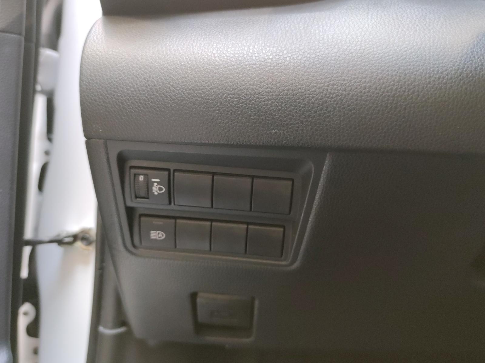 TOYOTA Yaris 1.5 VVT-i HSD Comfort-image-19
