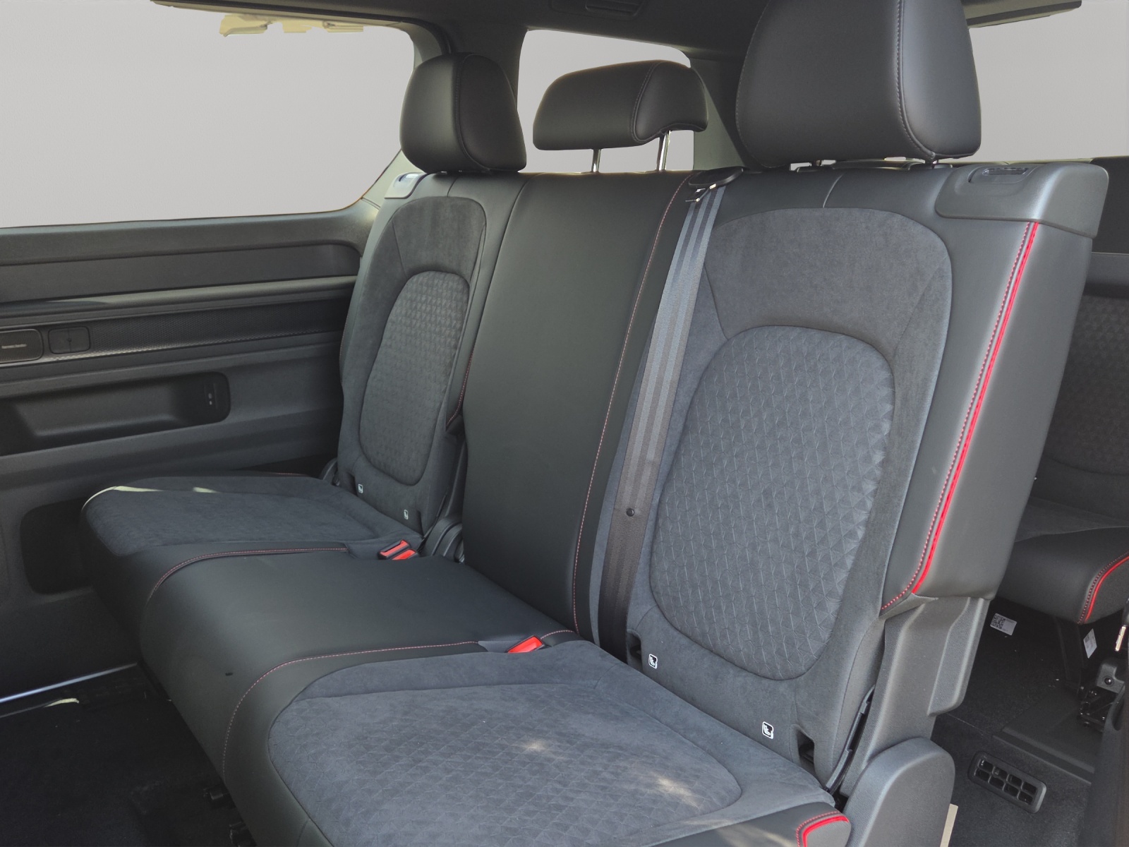 VW ID.Buzz LWB GTX 4 Motion-image-8