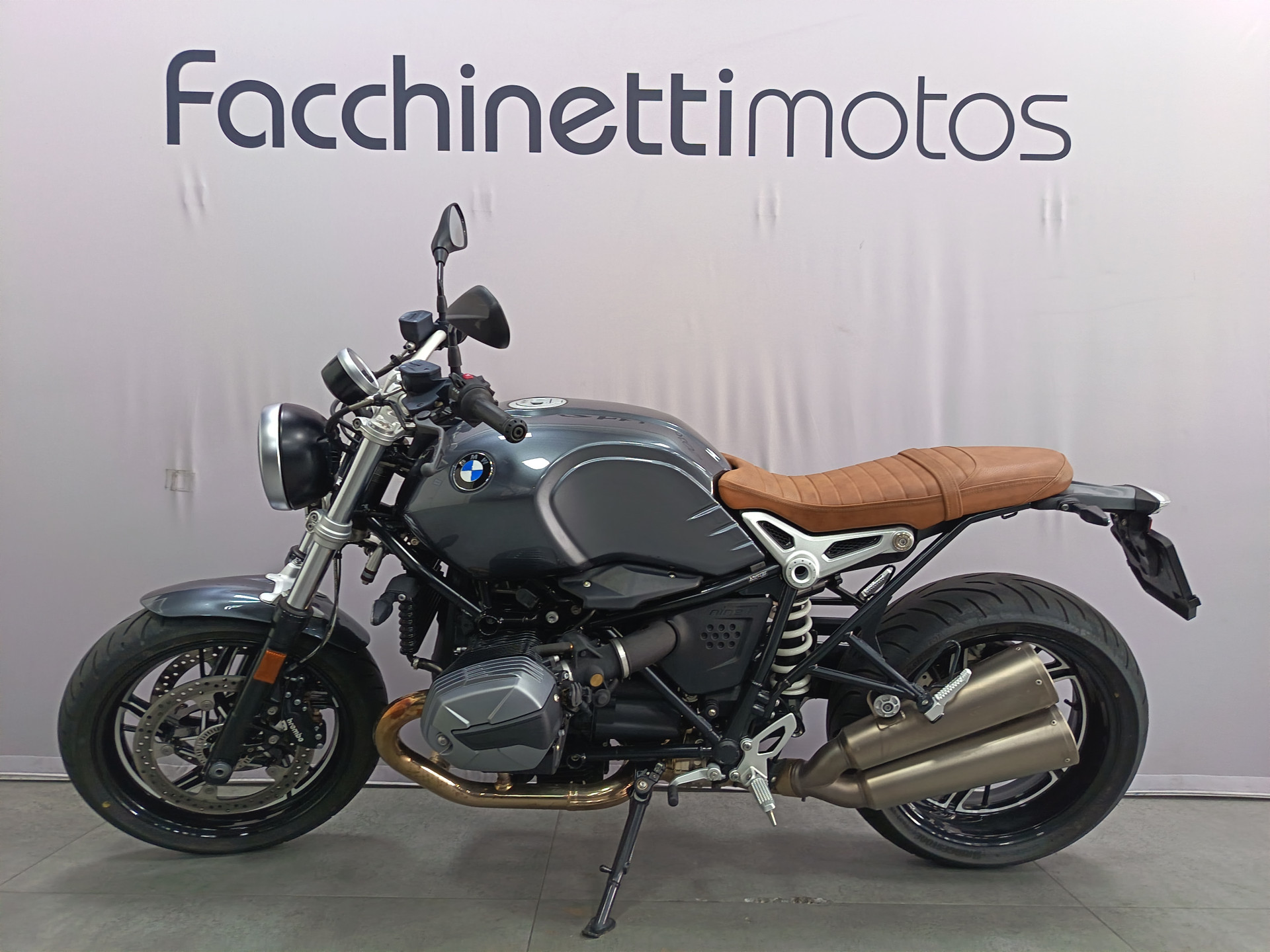 BMW R nineT Pure-showroom-element-3