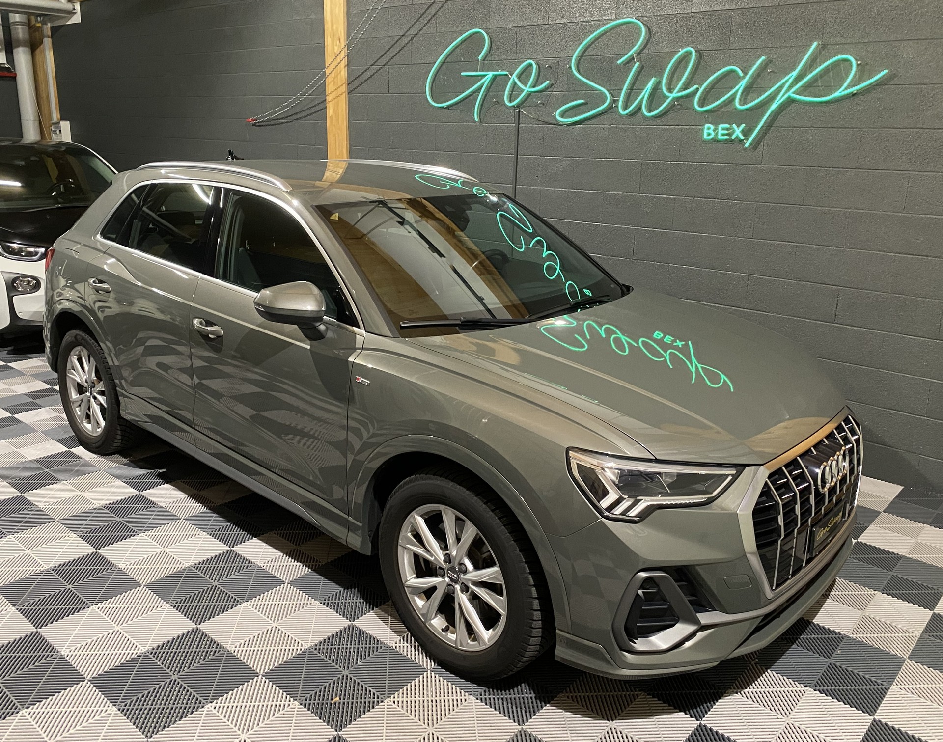 AUDI Q3 40 TFSI S line quattro S-tronic-image-1