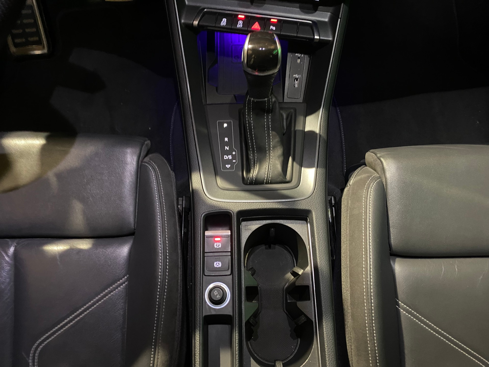 AUDI Q3 40 TFSI S line quattro S-tronic-image-26