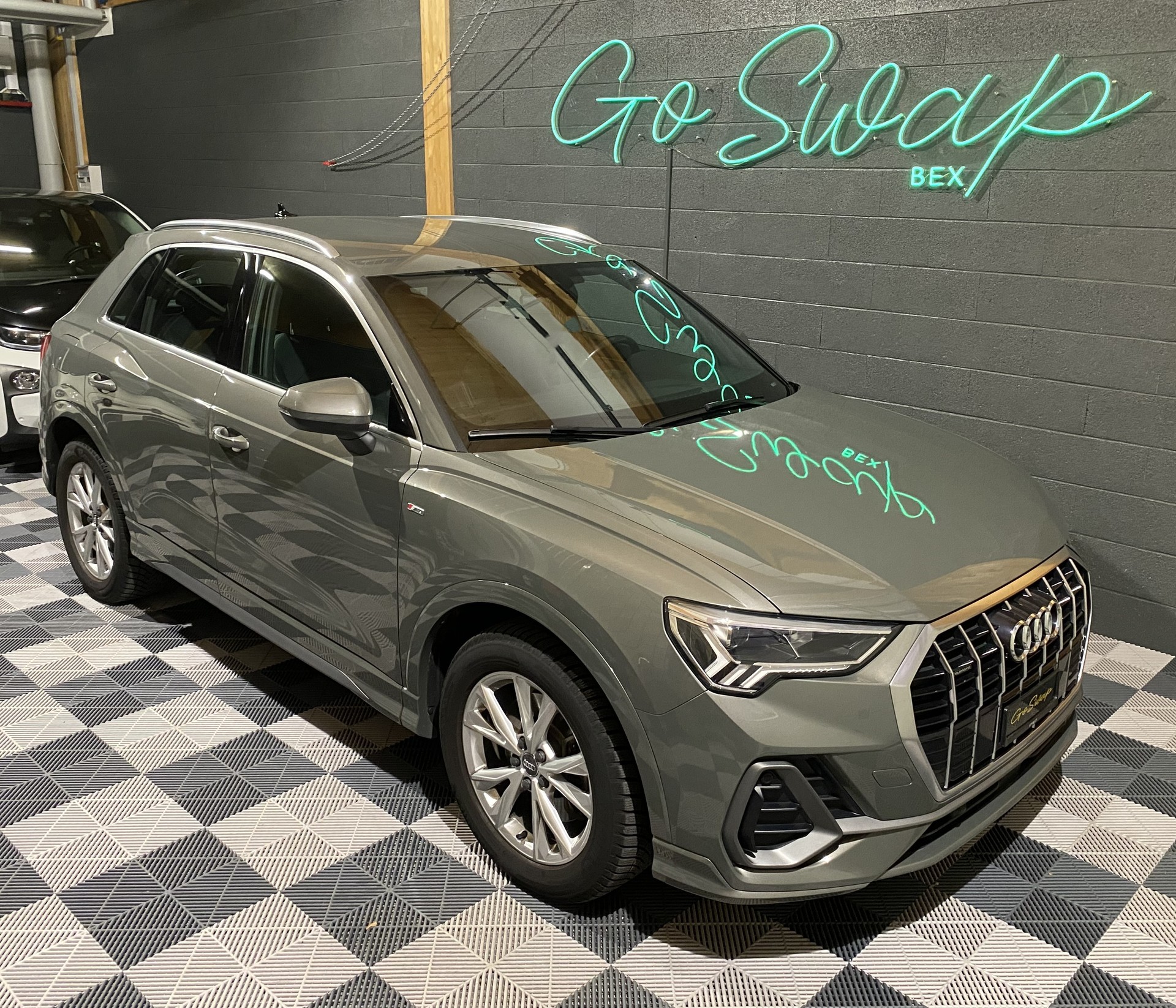 AUDI Q3 40 TFSI S line quattro S-tronic-image-0