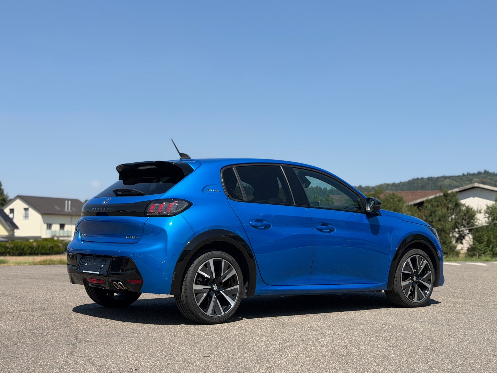 PEUGEOT 208 1.2 PureTech GT Pack EAT8-image-3