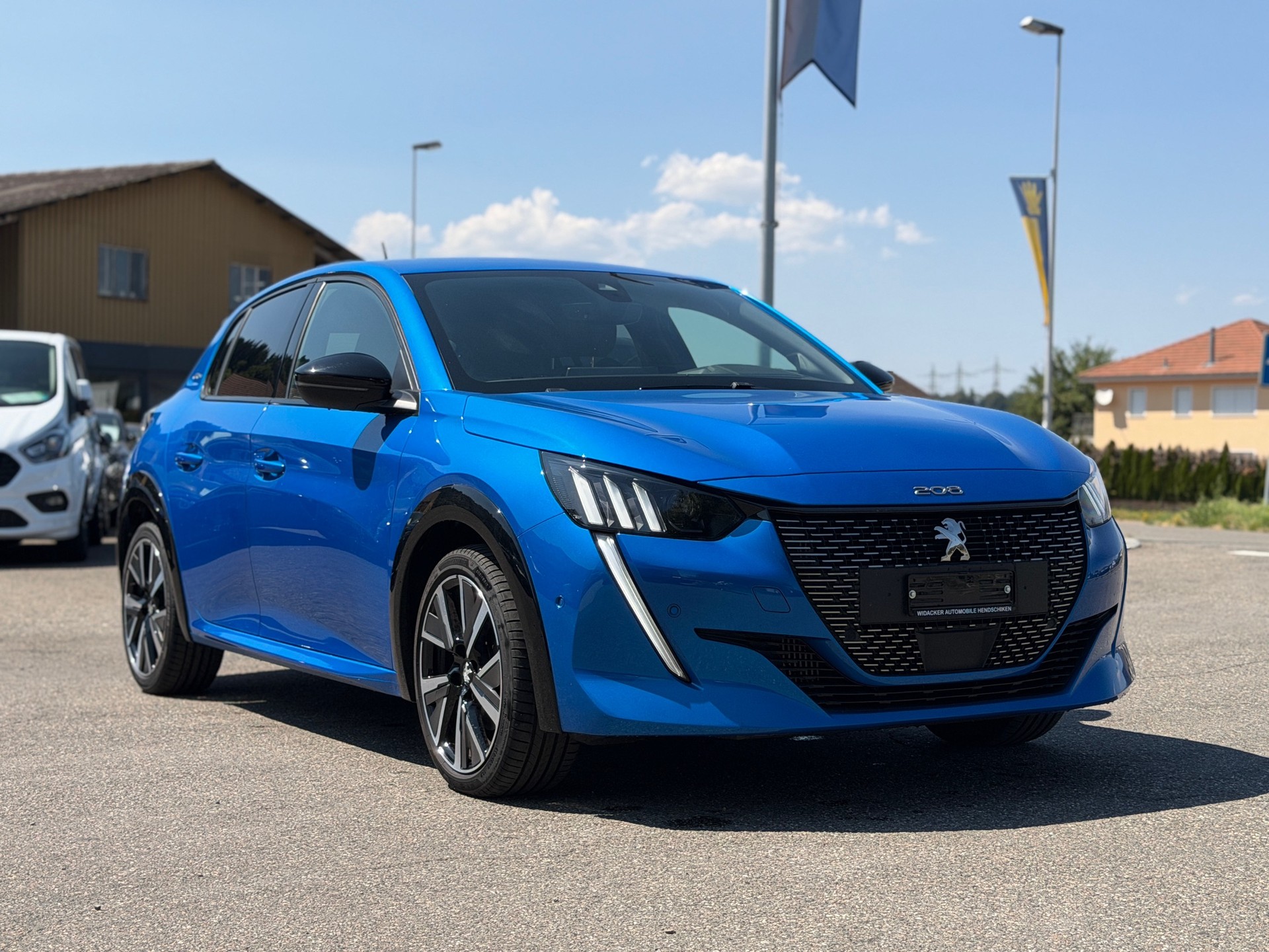 PEUGEOT 208 1.2 PureTech GT Pack EAT8-image-2