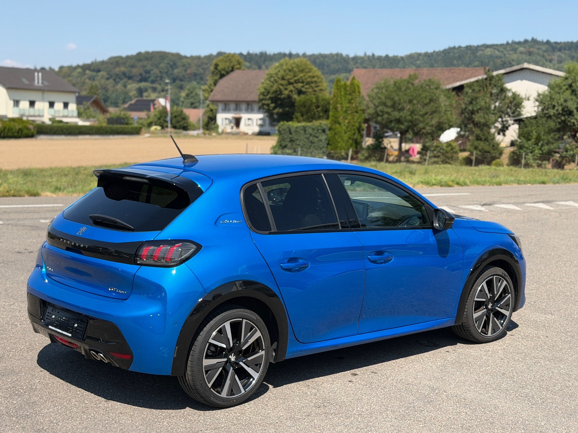PEUGEOT 208 1.2 PureTech GT Pack EAT8-image-13