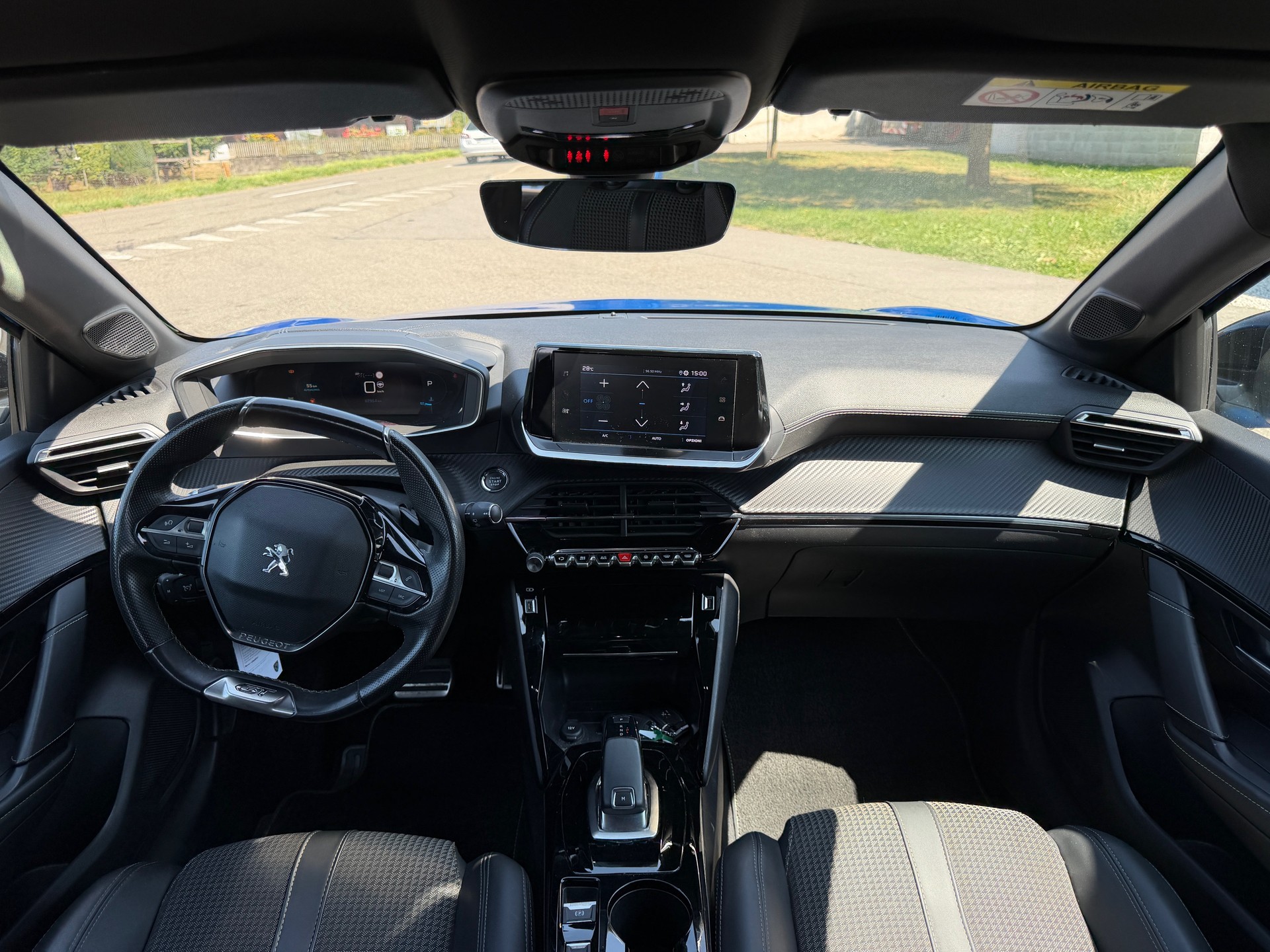 PEUGEOT 208 1.2 PureTech GT Pack EAT8-image-6