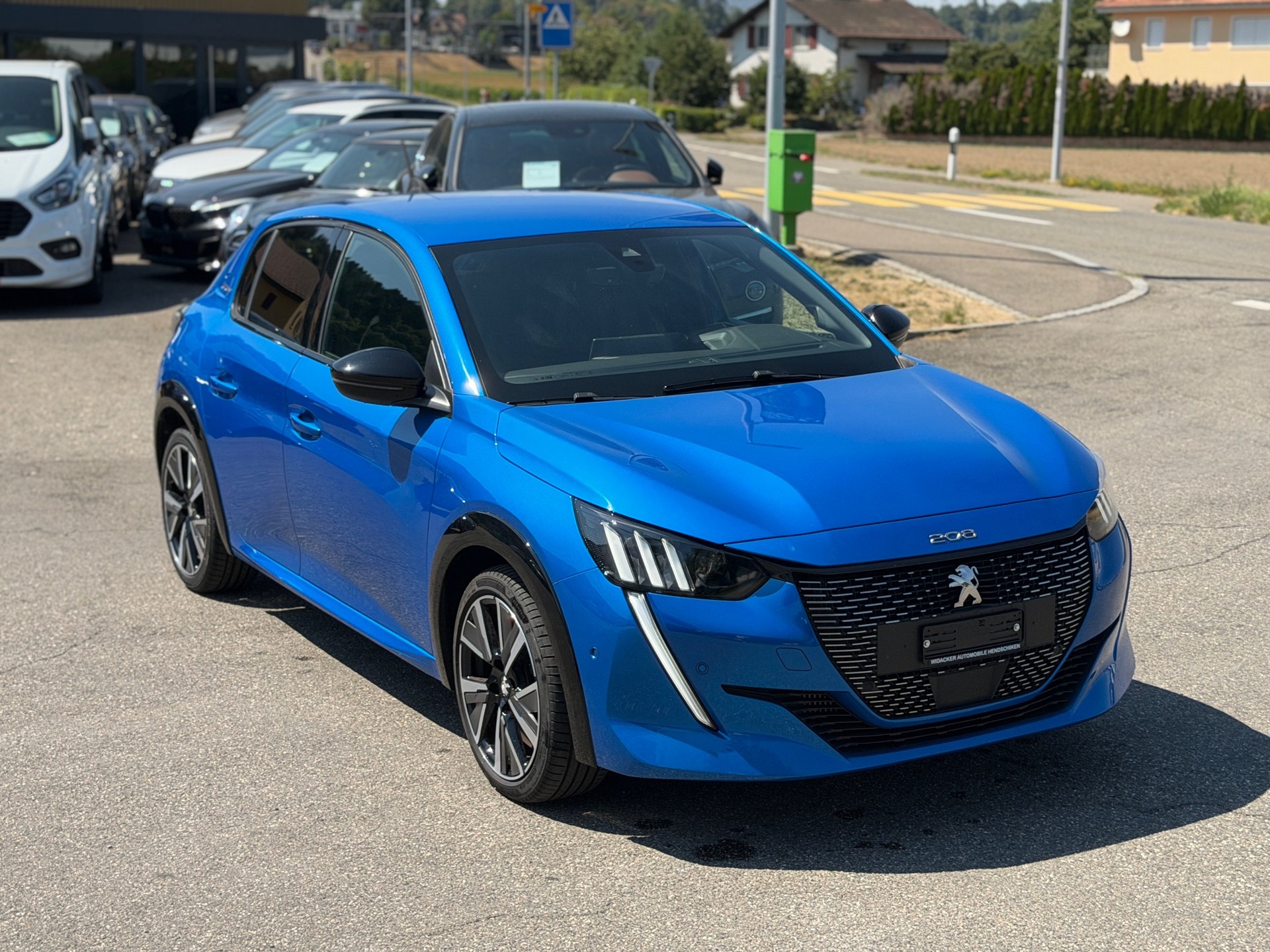 PEUGEOT 208 1.2 PureTech GT Pack EAT8-image-12