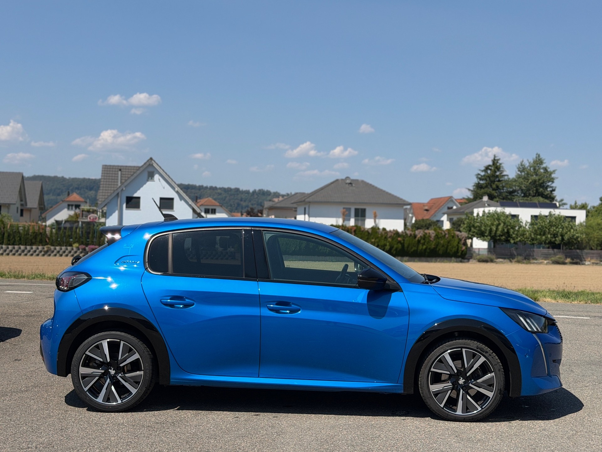PEUGEOT 208 1.2 PureTech GT Pack EAT8-image-10