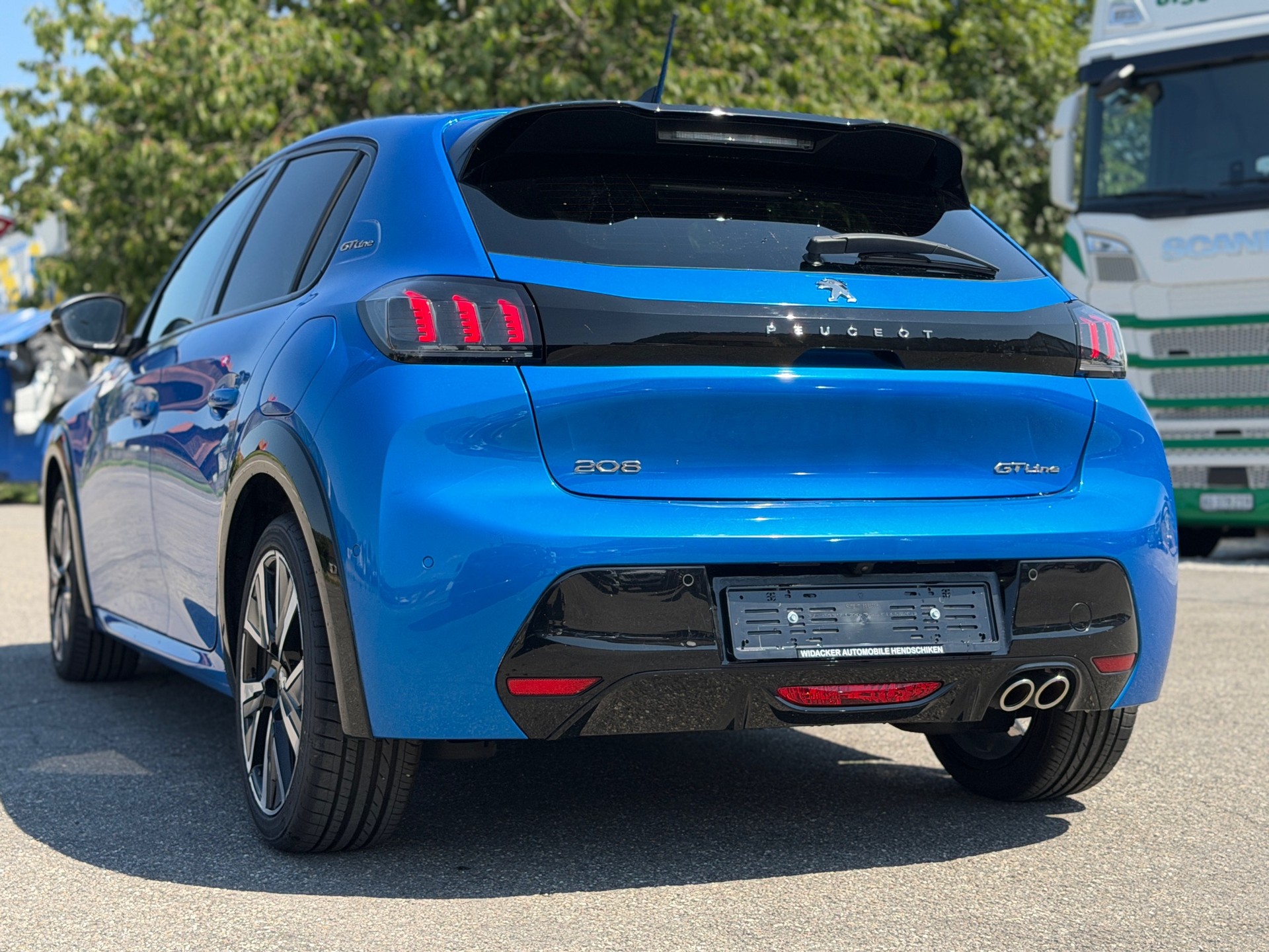 PEUGEOT 208 1.2 PureTech GT Pack EAT8-image-5
