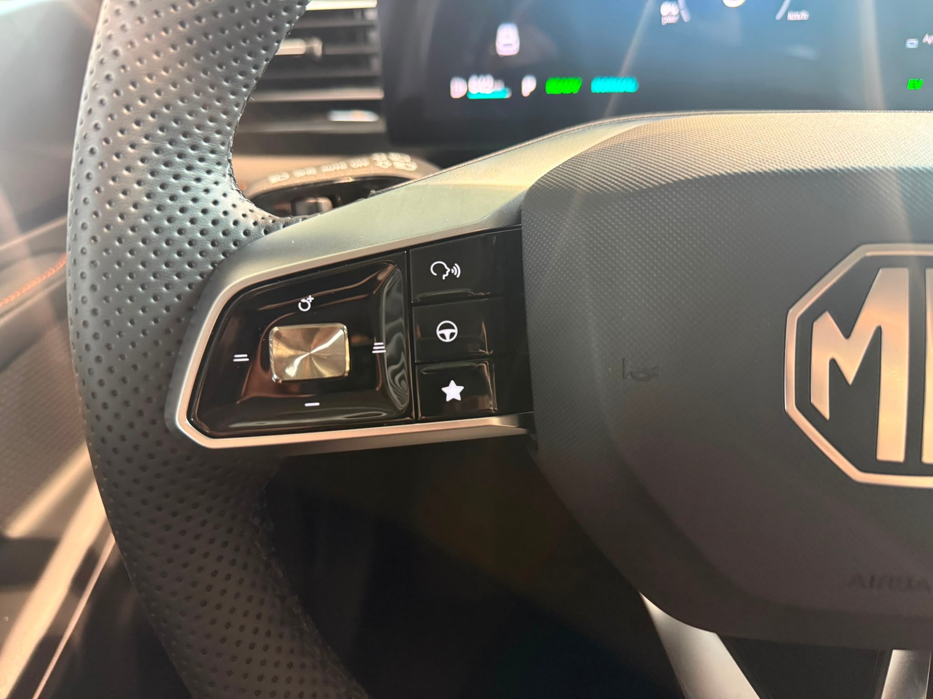 MG HS 1.5 T HEV Luxury-image-15