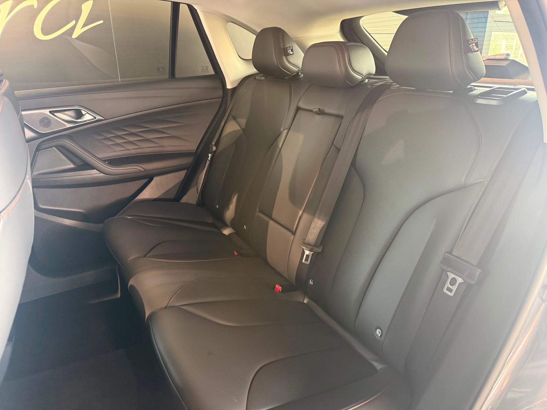 MG HS 1.5 T HEV Luxury-image-9