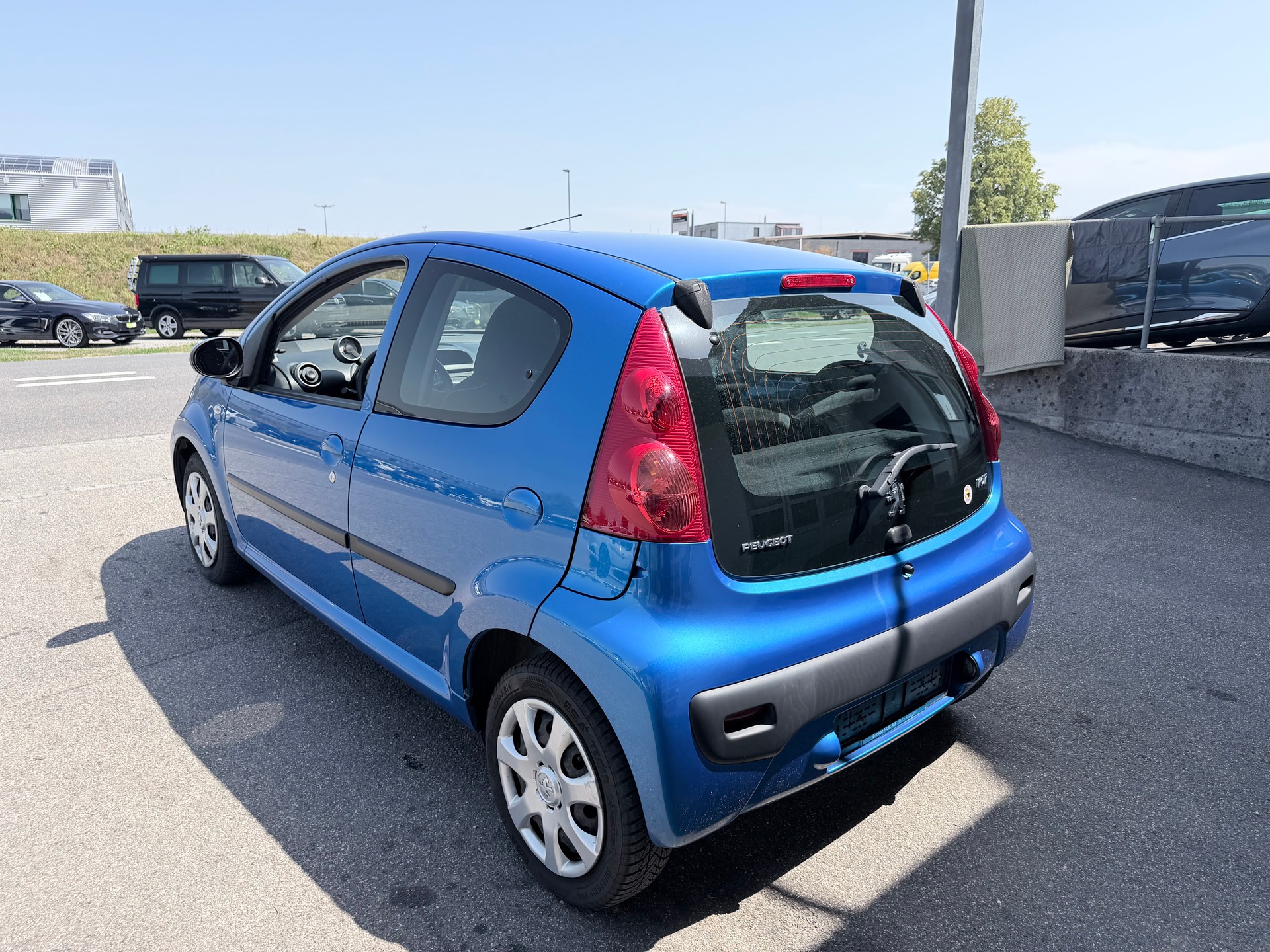 PEUGEOT 107 1.0 Trendy BMP5+++AUTOMAT+++FRISCH AB MFK UND SERVICE+++-image-1