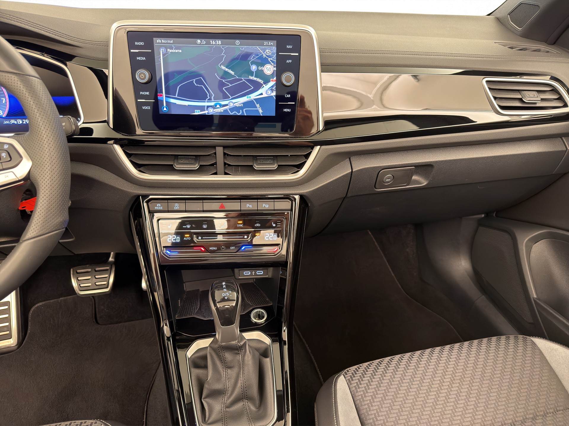 VW T-Roc Cabriolet 1.5 TSI R-Line DSG-image-10