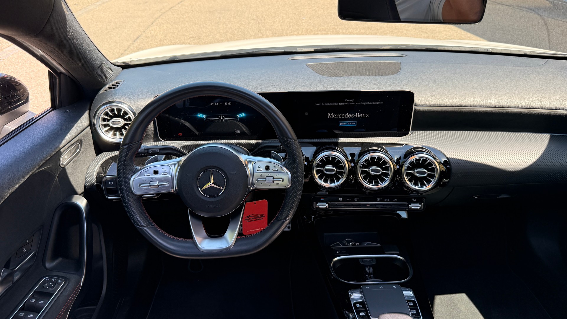 MERCEDES-BENZ A 200 AMG Line 7G-DCT-image-12