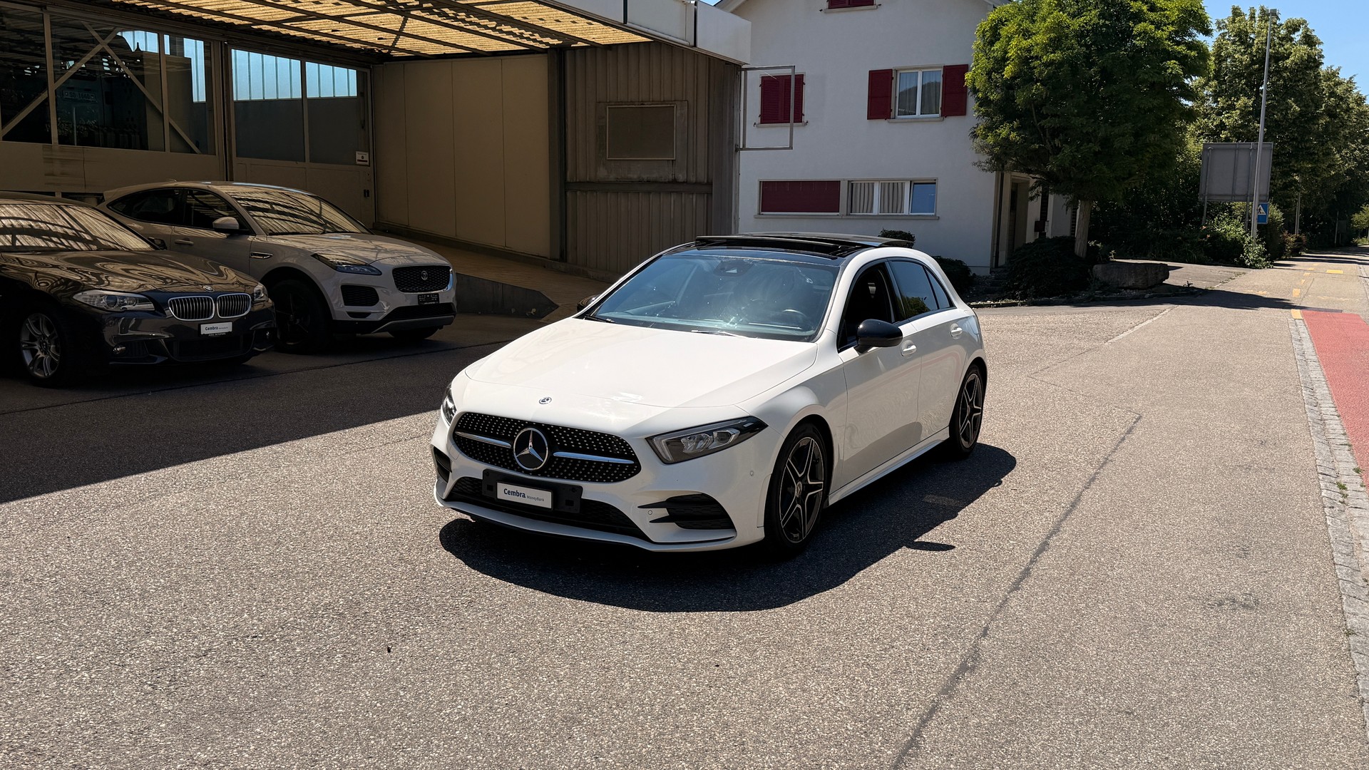 MERCEDES-BENZ A 200 AMG Line 7G-DCT-image-2