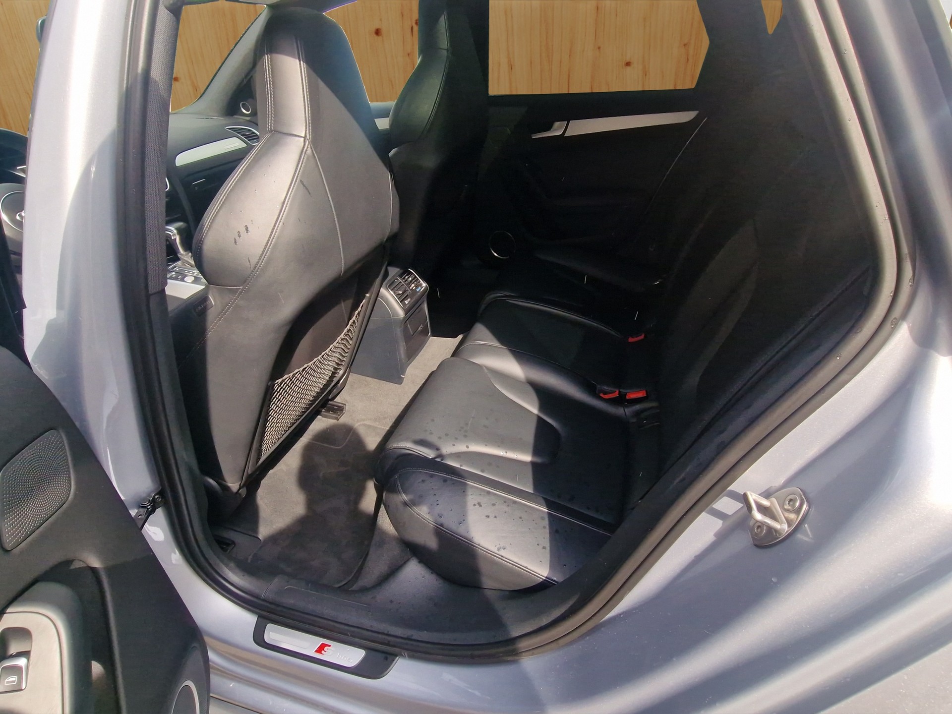 AUDI A4 Avant 3.0 TDI clean diesel quattro s-tronic-image-9