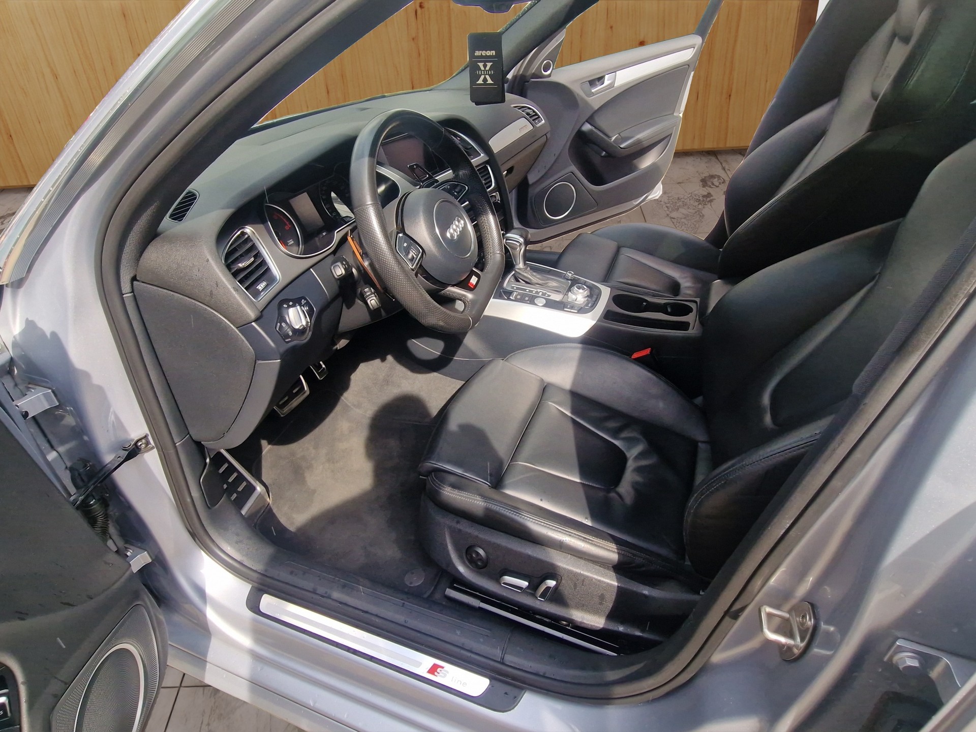 AUDI A4 Avant 3.0 TDI clean diesel quattro s-tronic-image-8