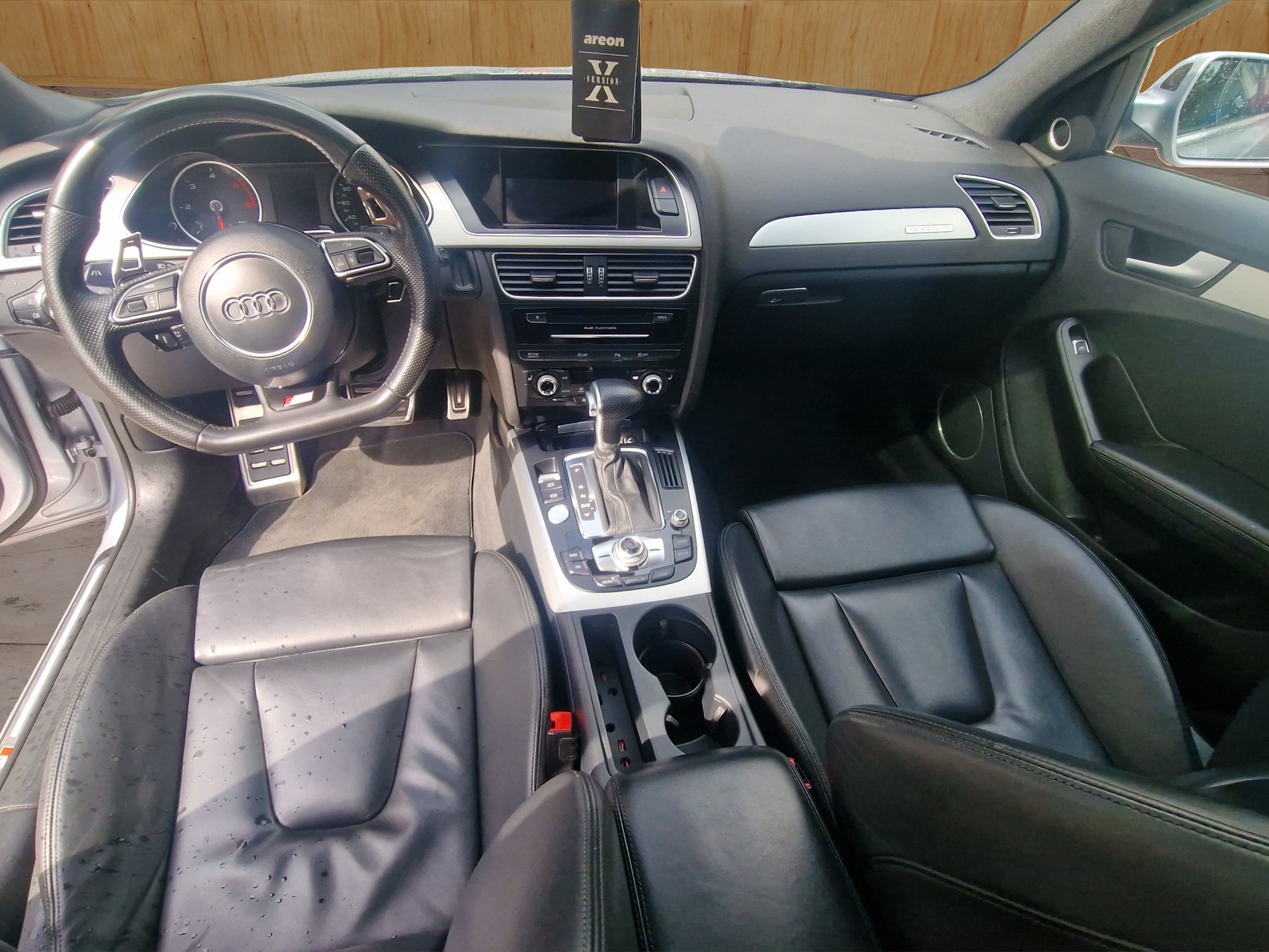 AUDI A4 Avant 3.0 TDI clean diesel quattro s-tronic-image-9