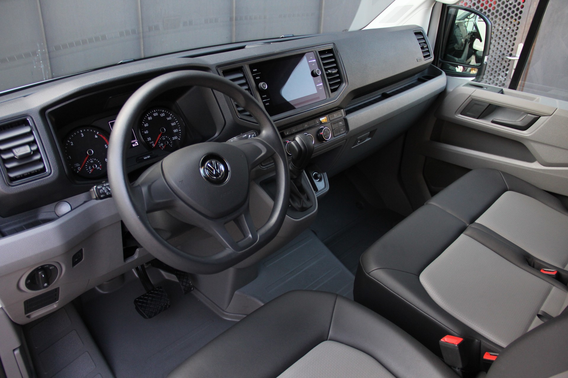VW Crafter 35 2.0 TDI L3 HD A **AUTOMAT** LEDER **NAVI** TEMPOMAT **SITZHEIZUNG.2x** KLIMA-image-9