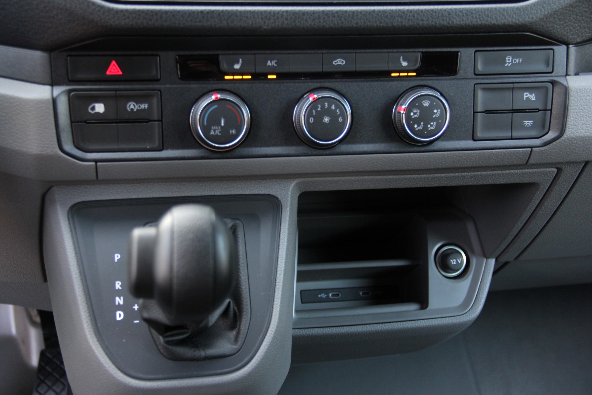VW Crafter 35 2.0 TDI L3 HD A **AUTOMAT** LEDER **NAVI** TEMPOMAT **SITZHEIZUNG.2x** KLIMA-image-11