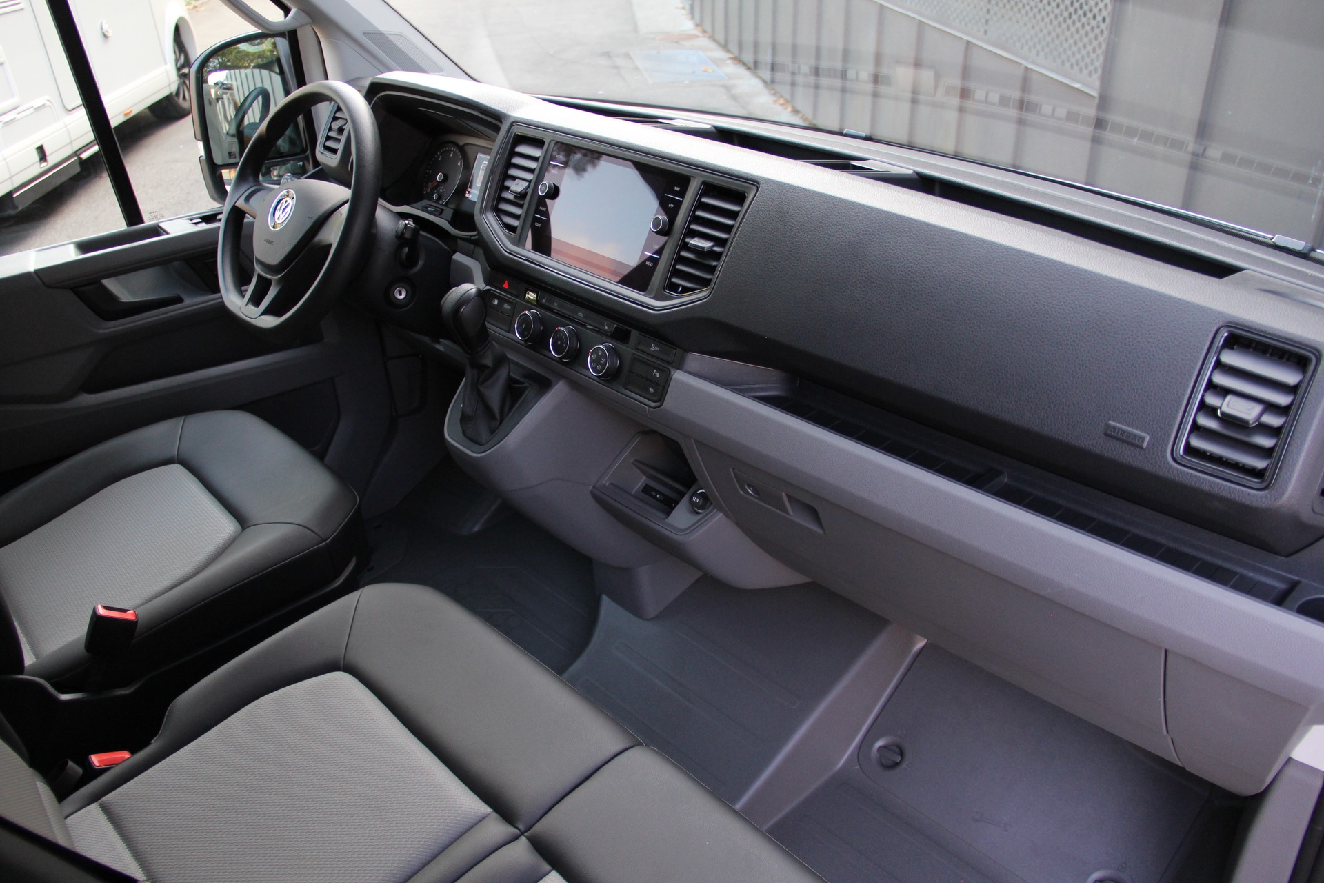 VW Crafter 35 2.0 TDI L3 HD A **AUTOMAT** LEDER **NAVI** TEMPOMAT **SITZHEIZUNG.2x** KLIMA-image-6