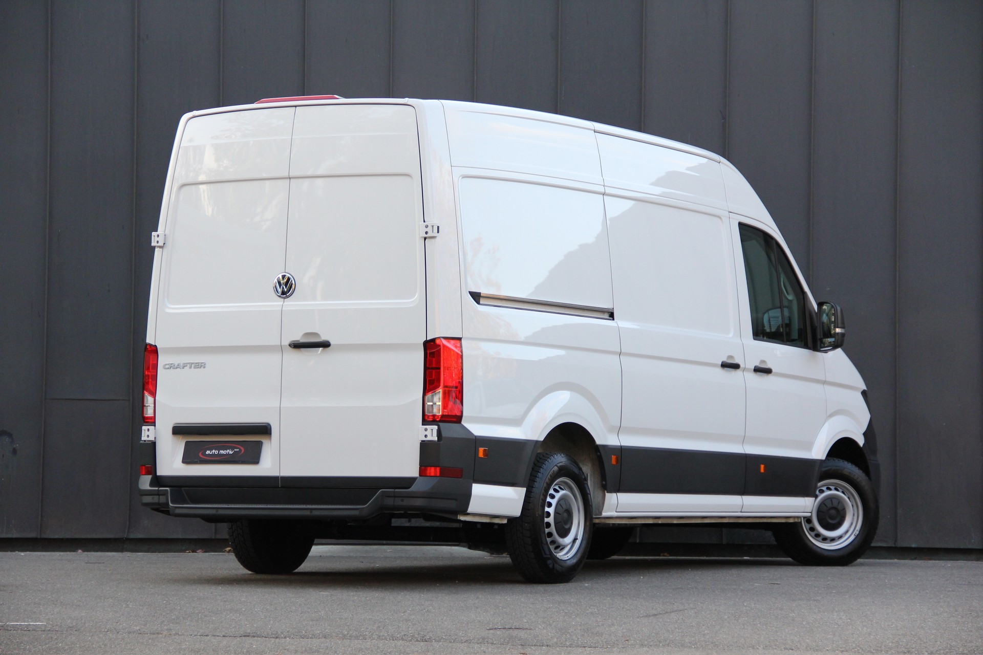 VW Crafter 35 2.0 TDI L3 HD A **AUTOMAT** LEDER **NAVI** TEMPOMAT **SITZHEIZUNG.2x** KLIMA-image-1